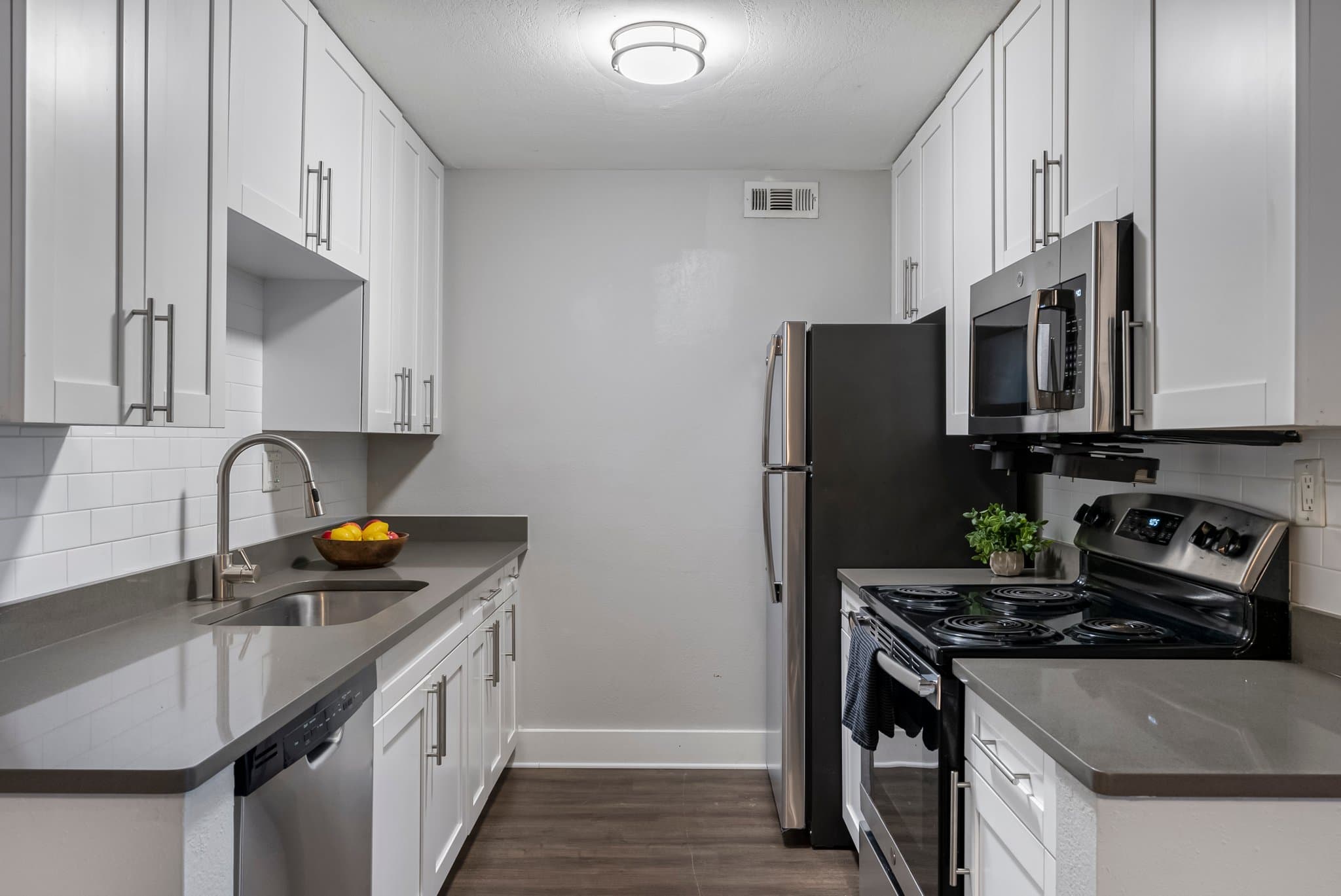 Tampa Apartment: 4350 W Kennedy Blvd