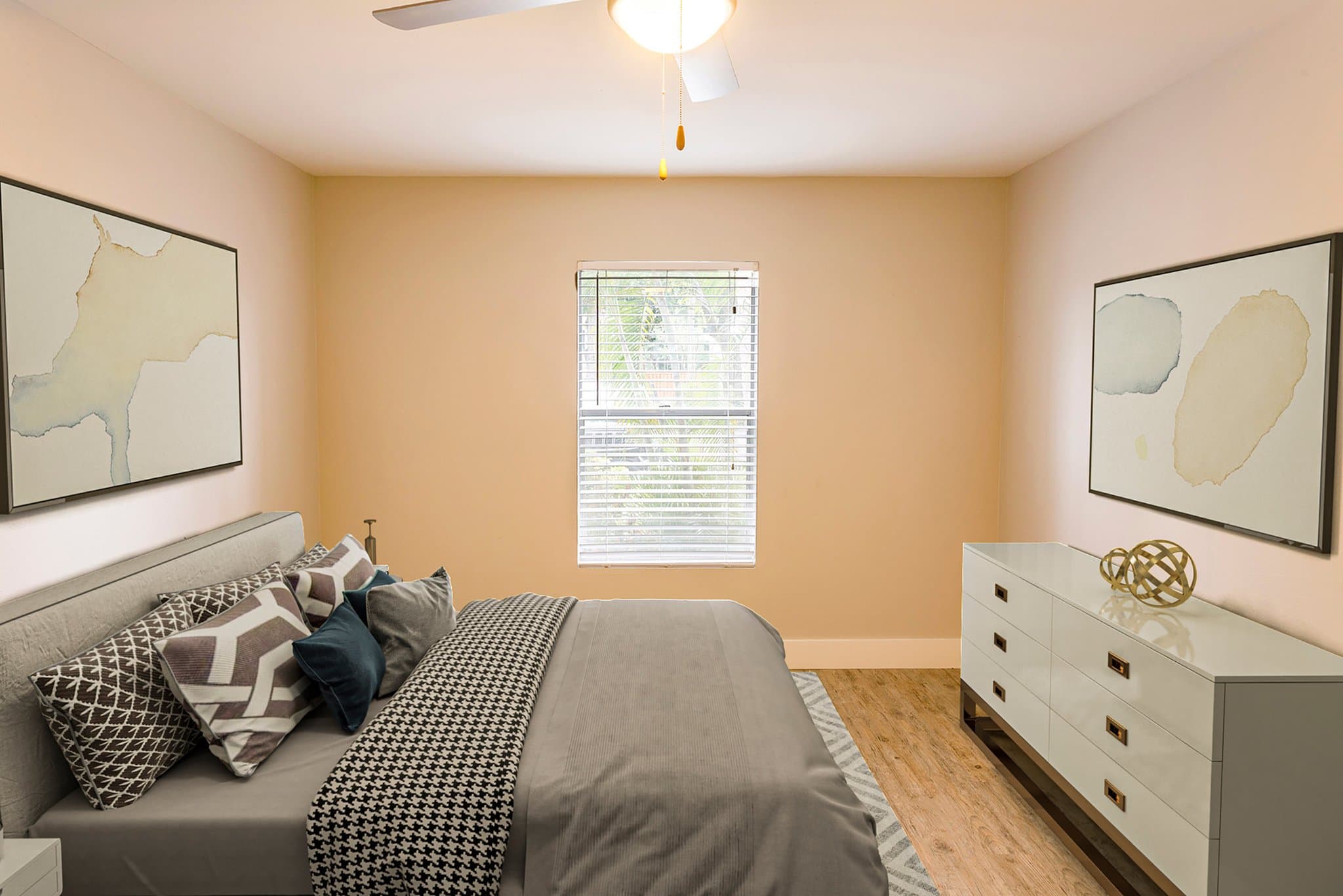 Tampa Apartment: 4350 W Kennedy Blvd