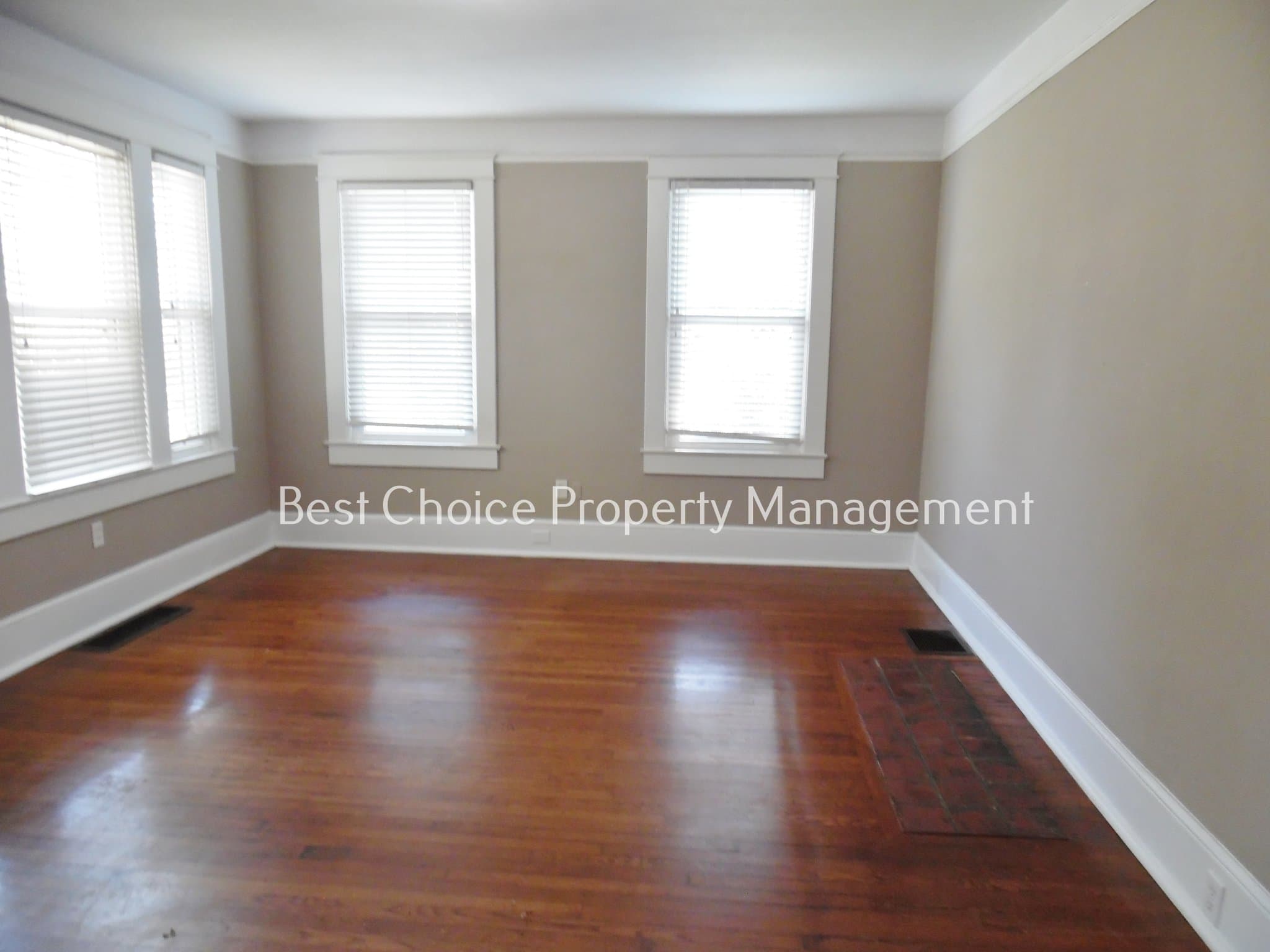 Anderson House: 517 Creswell Ave