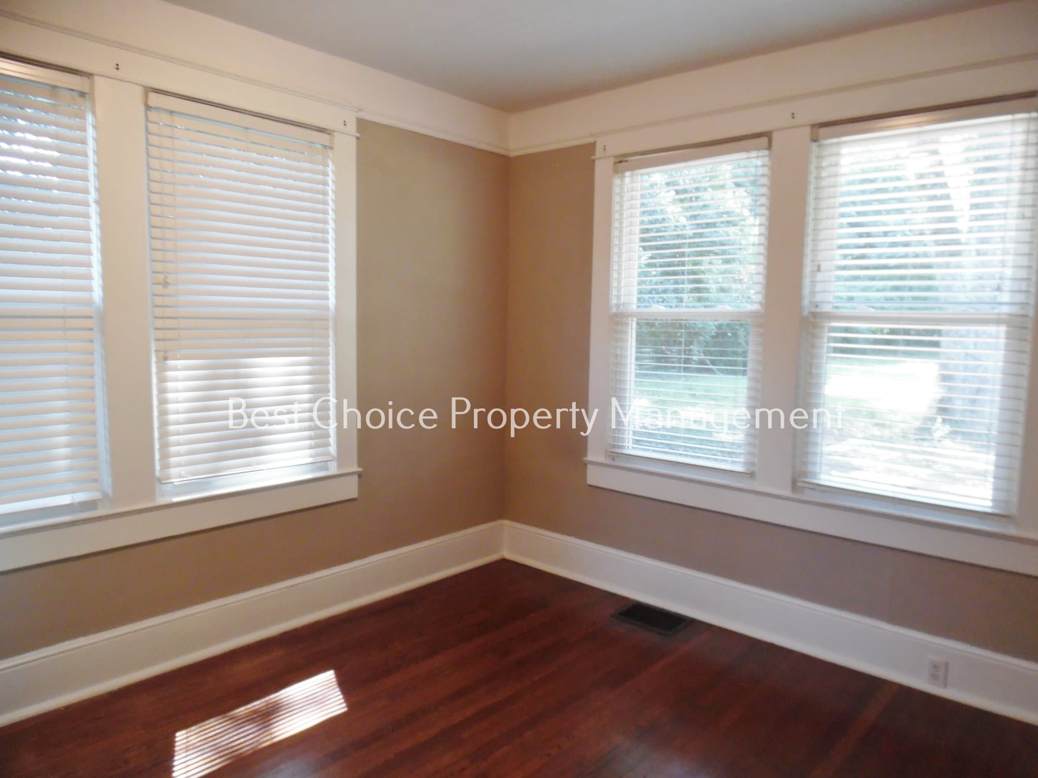 Anderson House: 517 Creswell Ave
