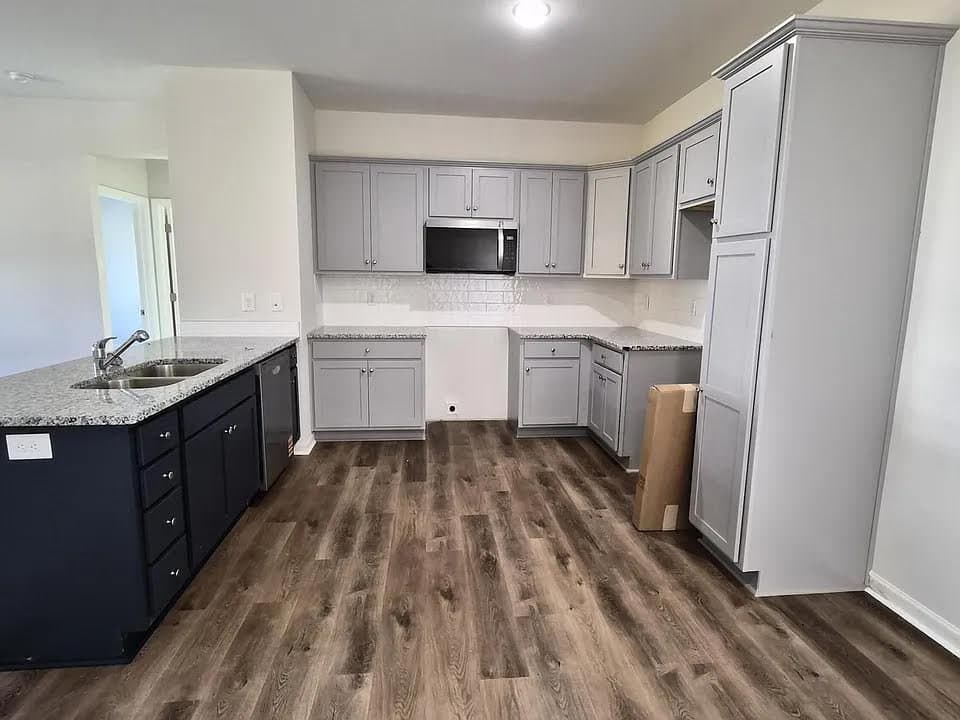 Four Oaks House: 313 Bonsai Way