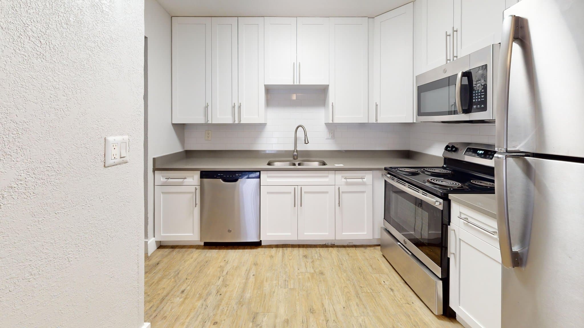 Tampa Apartment: 4350 W Kennedy Blvd
