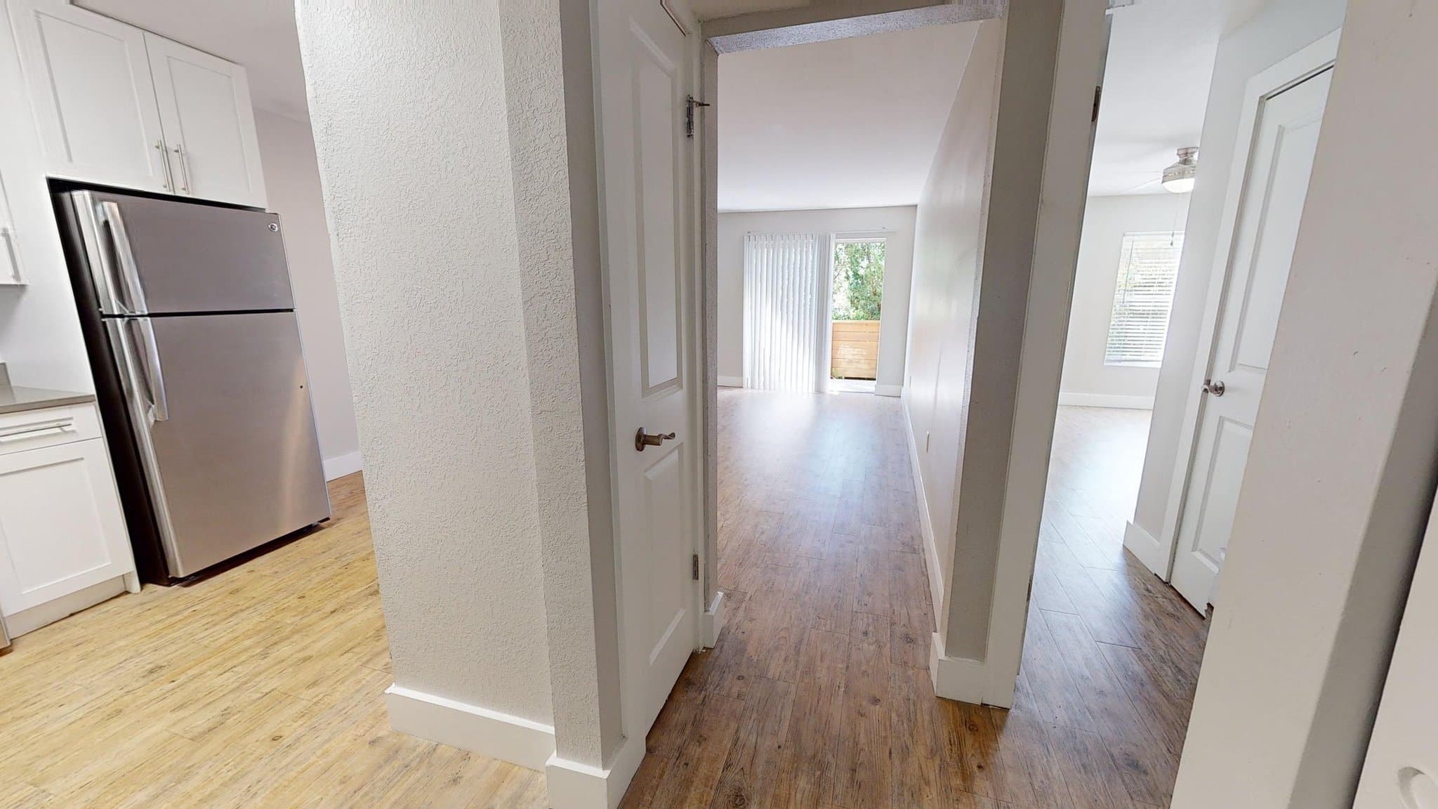 Tampa Apartment: 4350 W Kennedy Blvd