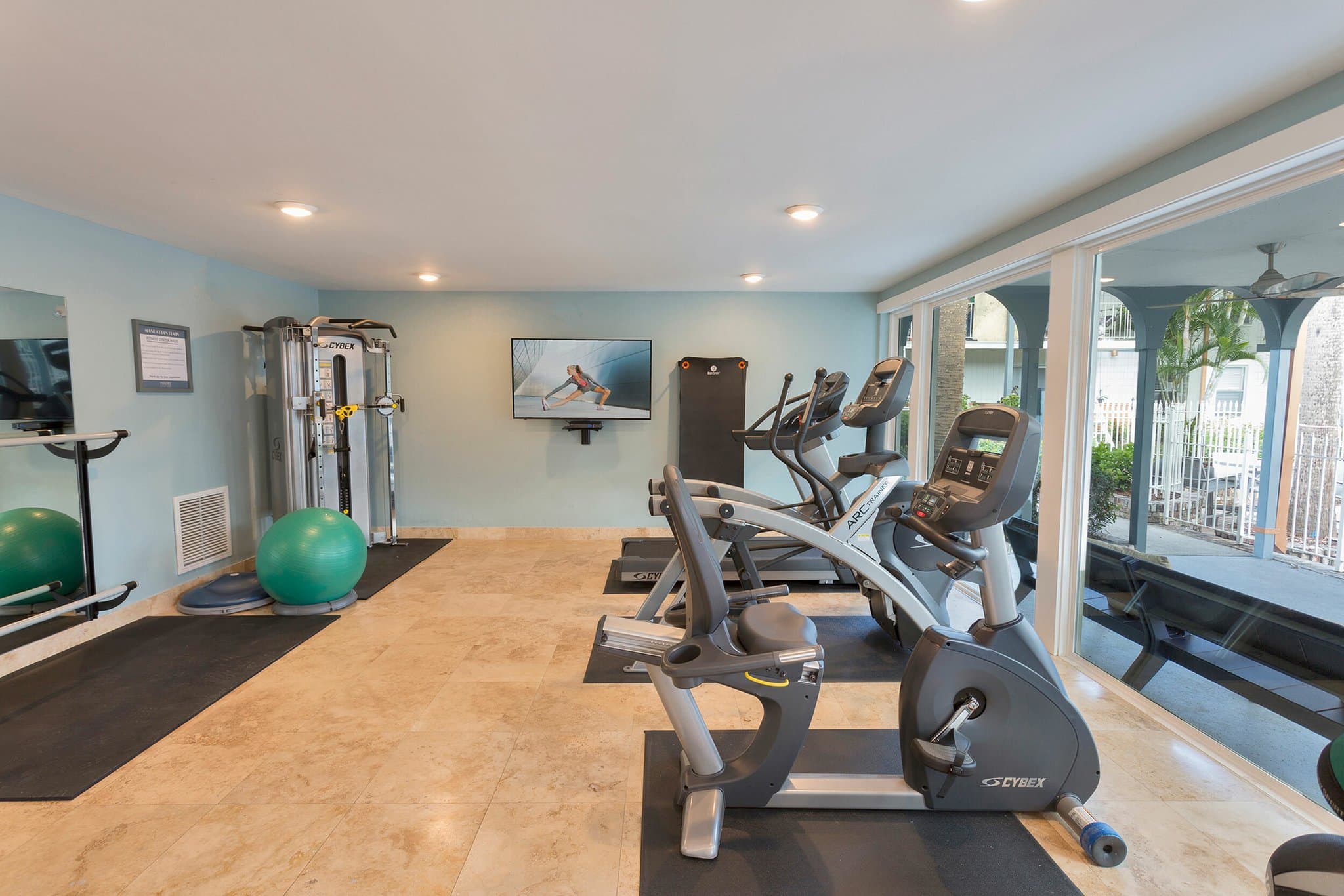 Tampa Apartment: 4350 W Kennedy Blvd