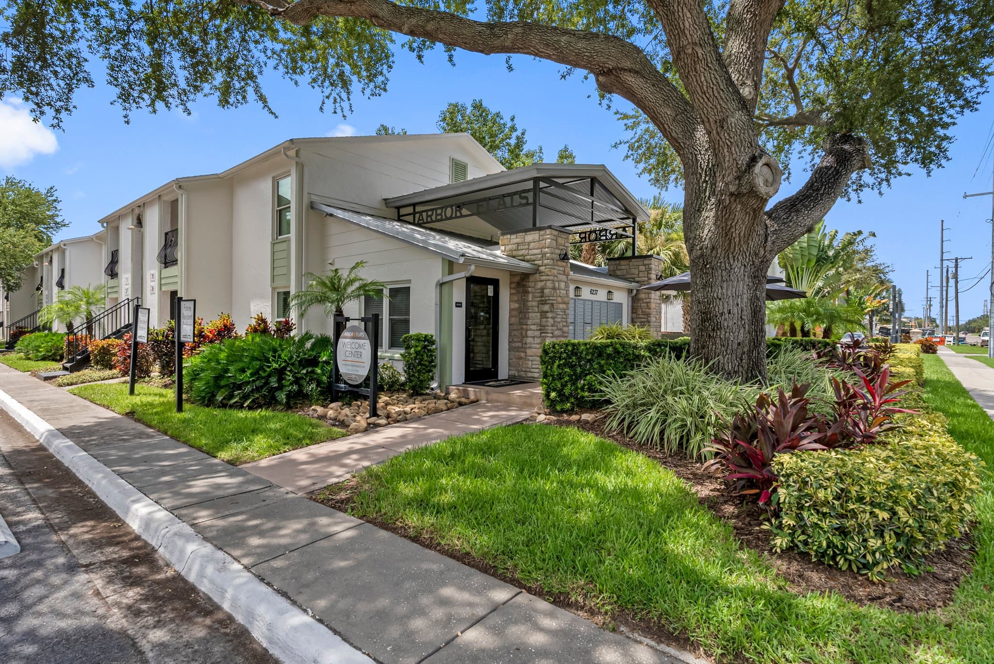 Tampa Apartment: 6237 S Manhattan Ave