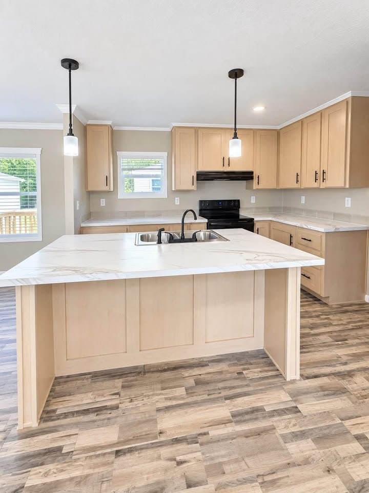 Lexington House: 173 Sawyer St