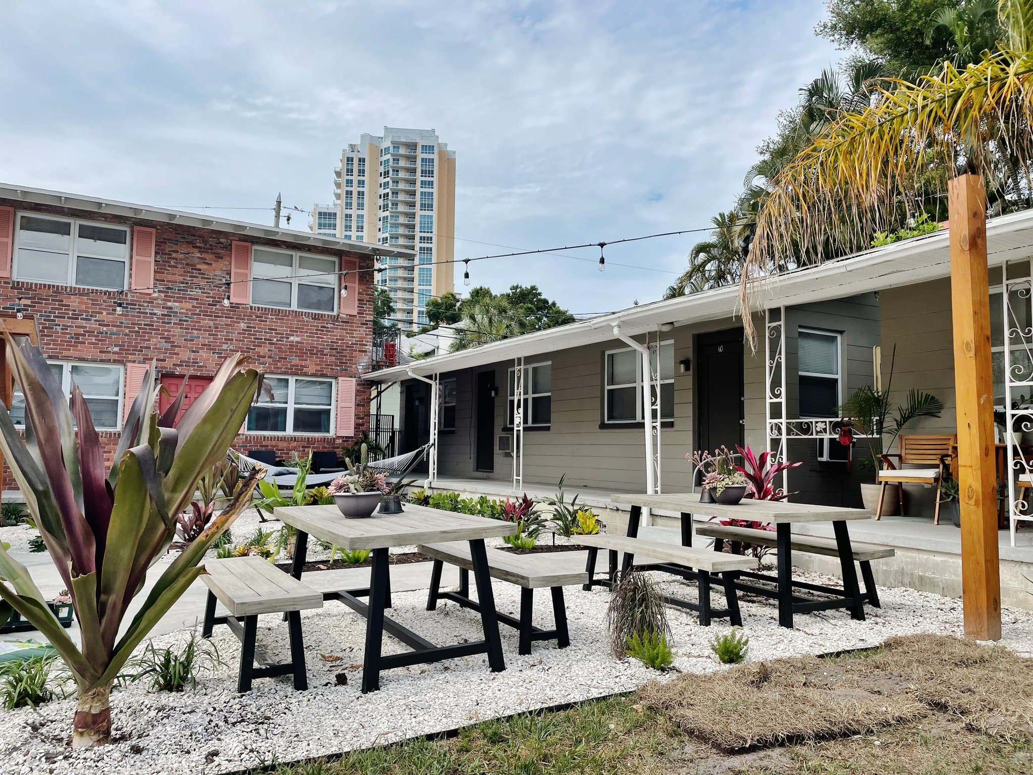 Saint Petersburg Apartment: 656 Beach Dr NE