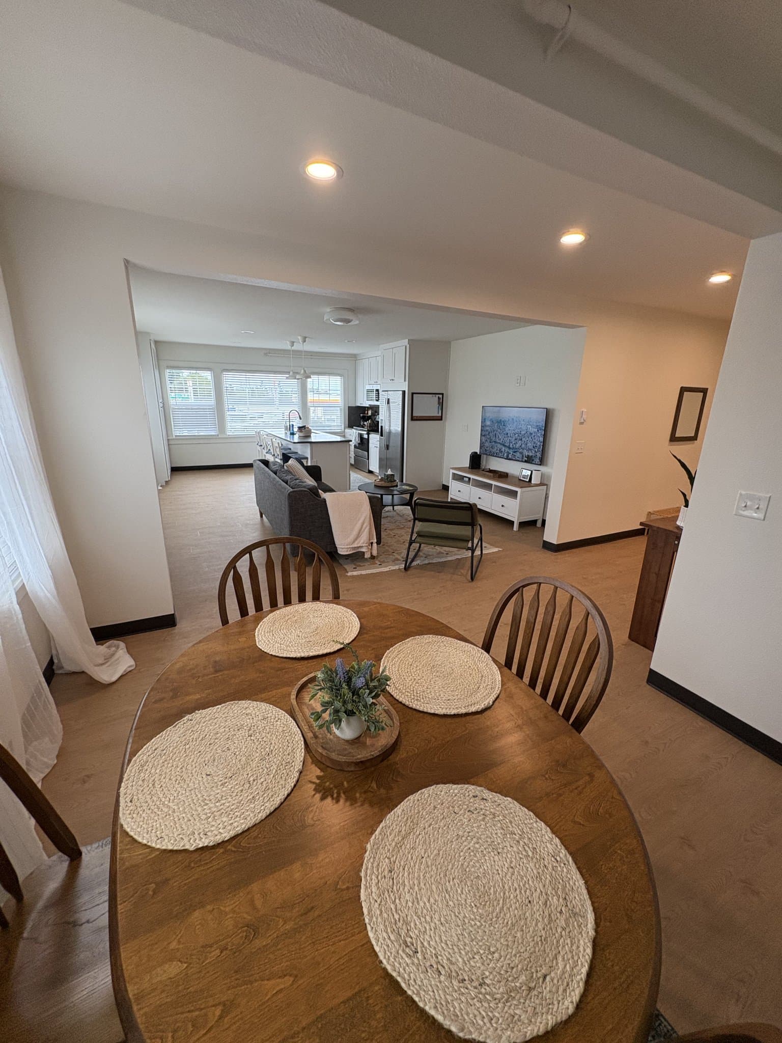 Warrenton Apartment: 60 S Main Ave
