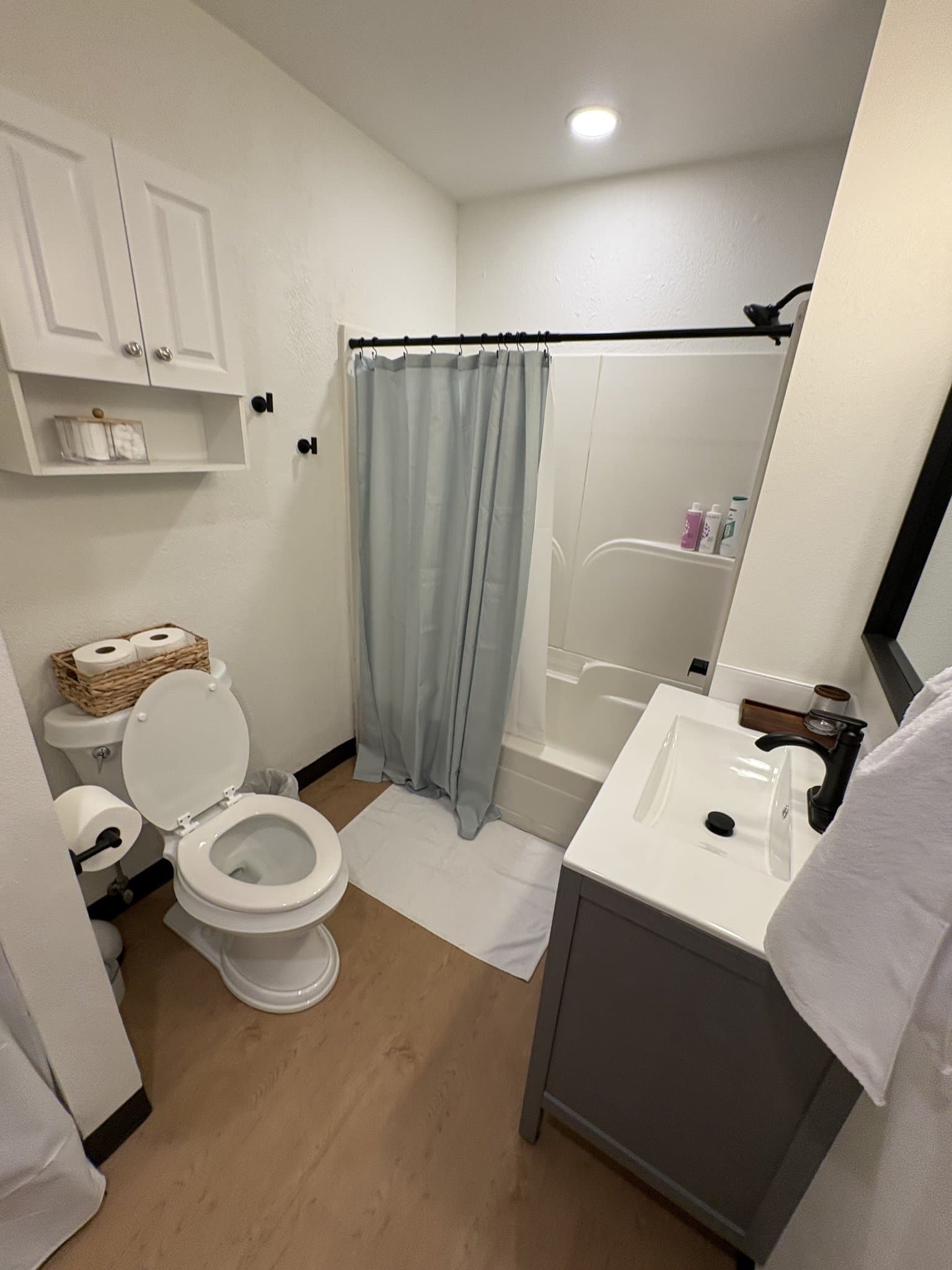 Warrenton Apartment: 60 S Main Ave