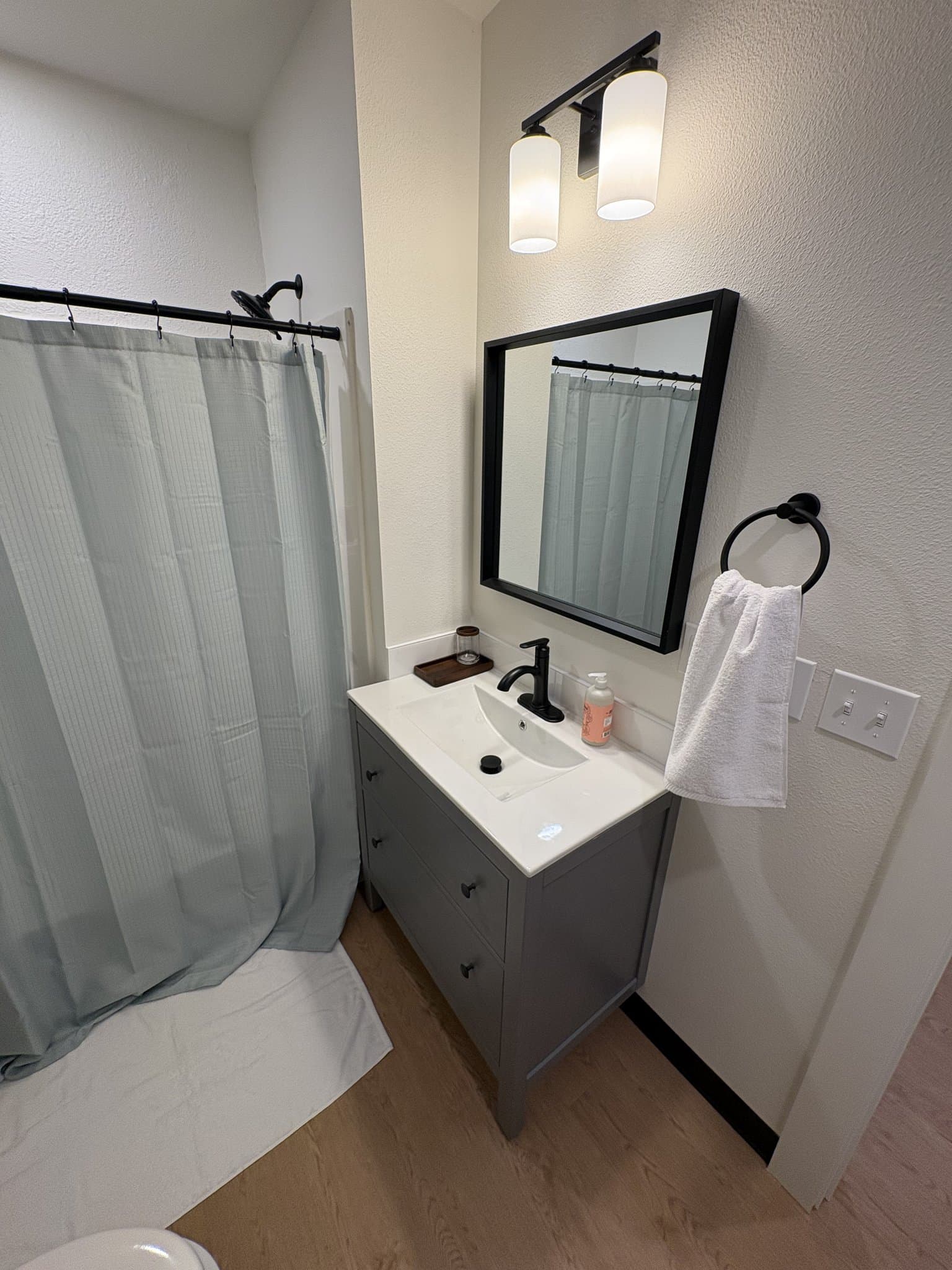 Warrenton Apartment: 60 S Main Ave