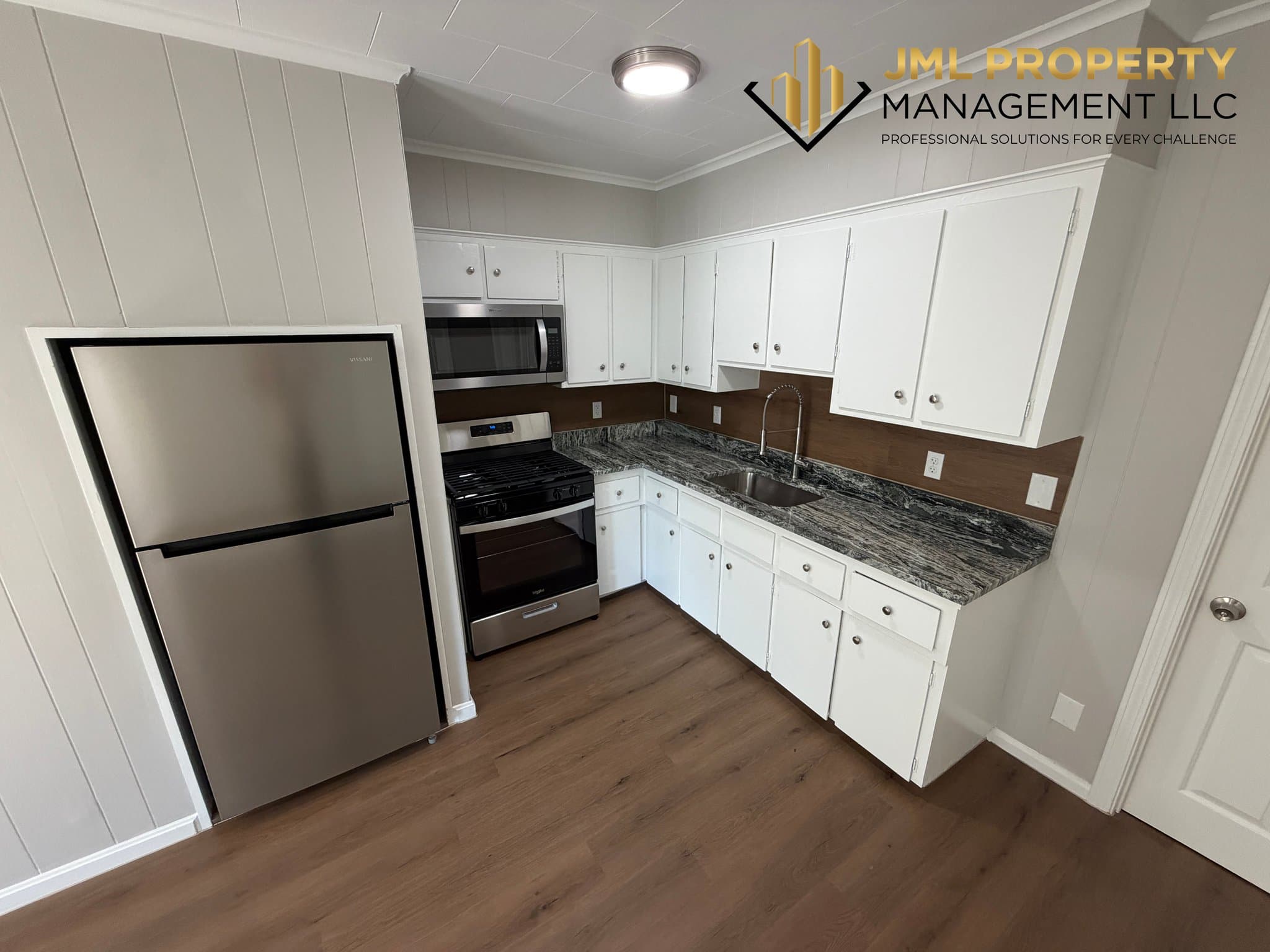 Fall River Apartment: 52 Pitman St