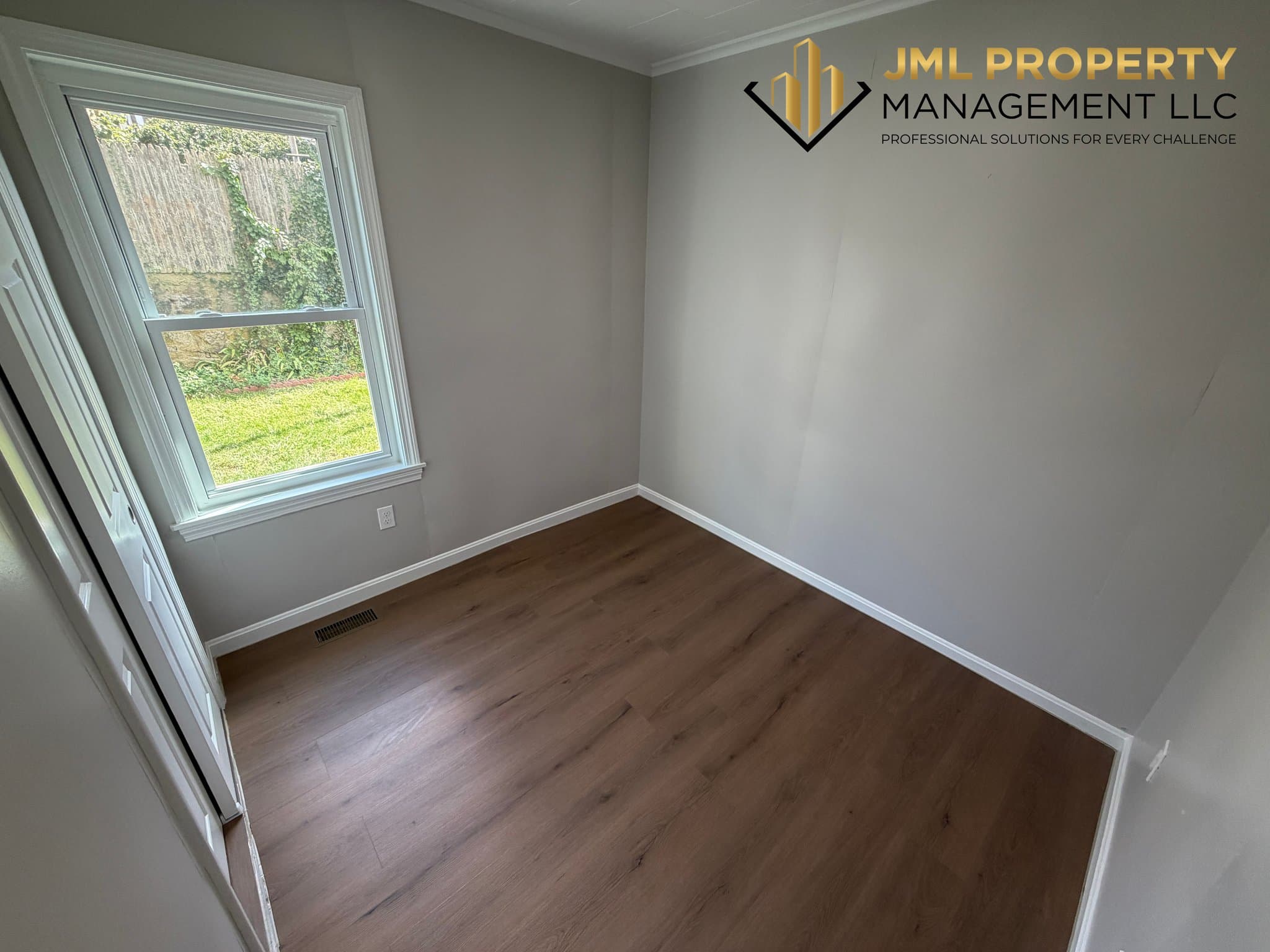 Fall River Apartment: 52 Pitman St