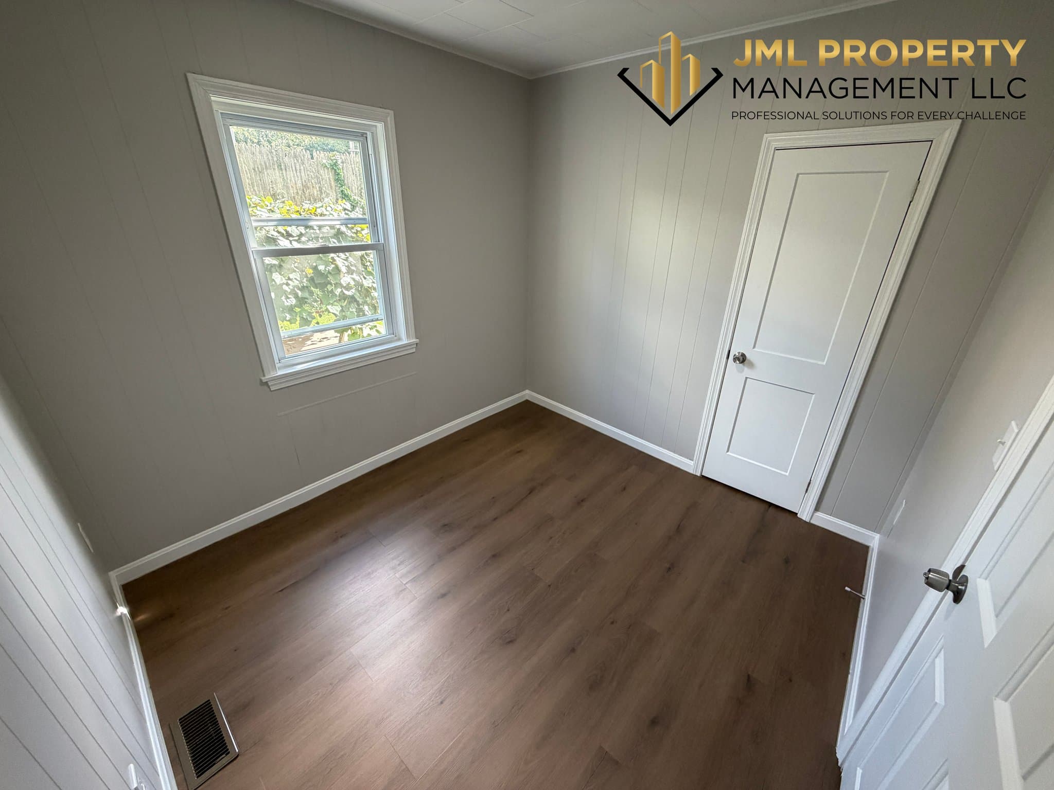 Fall River Apartment: 52 Pitman St
