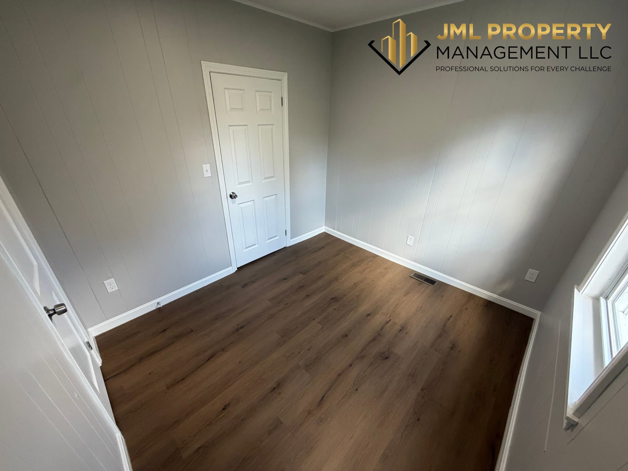 Fall River Apartment: 52 Pitman St