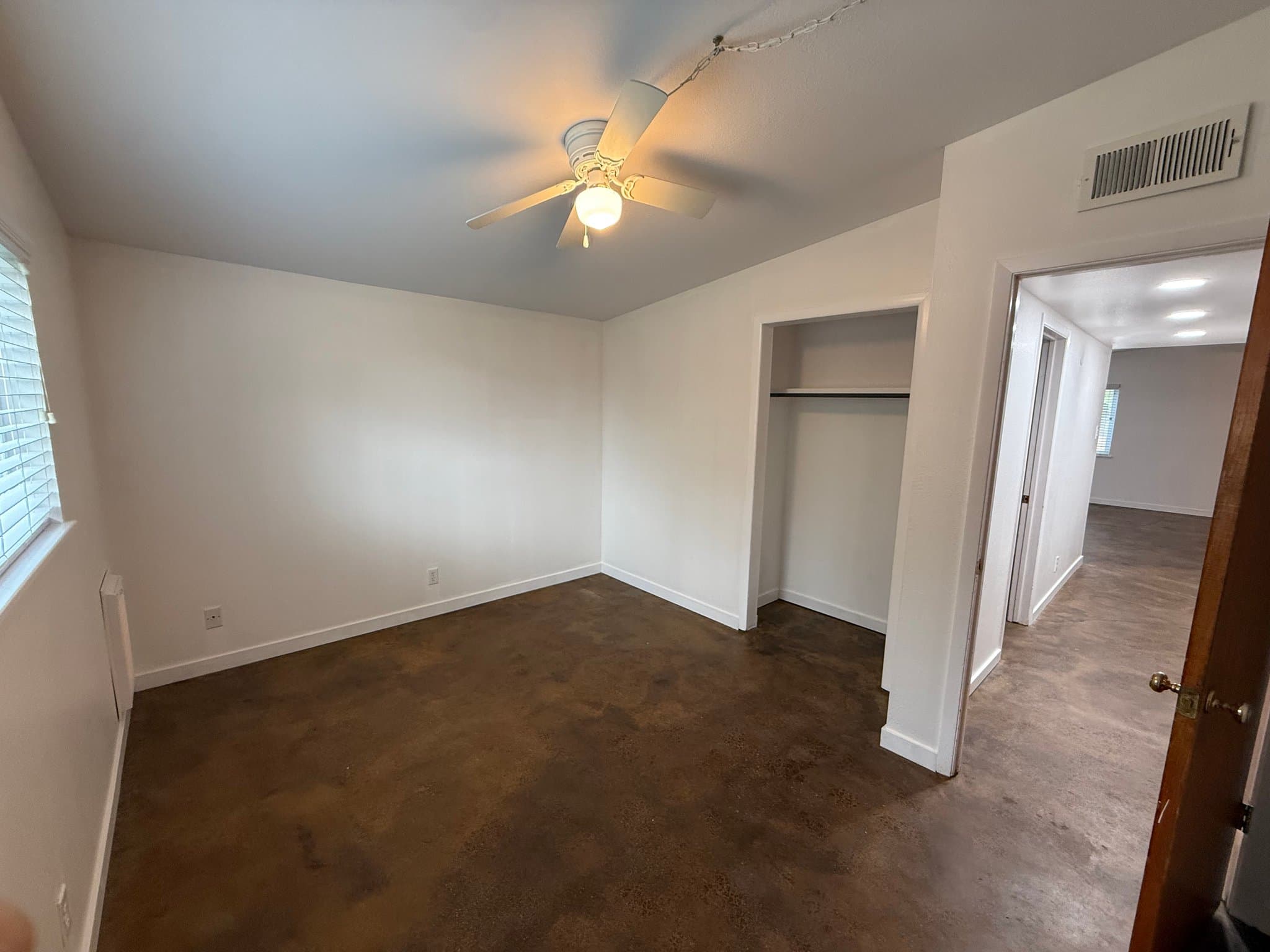 Albuquerque House: 821 Shirley St NE