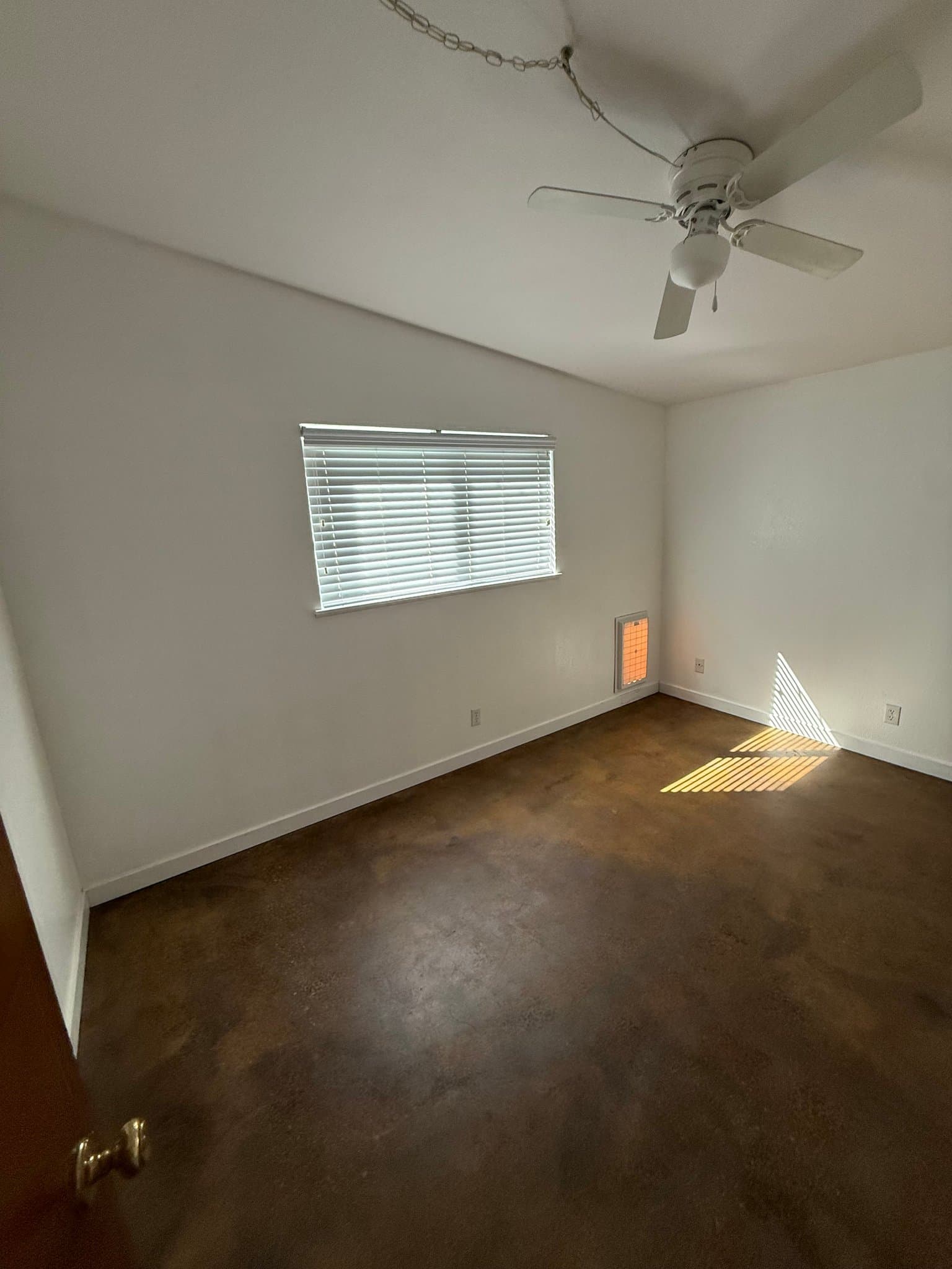 Albuquerque House: 821 Shirley St NE