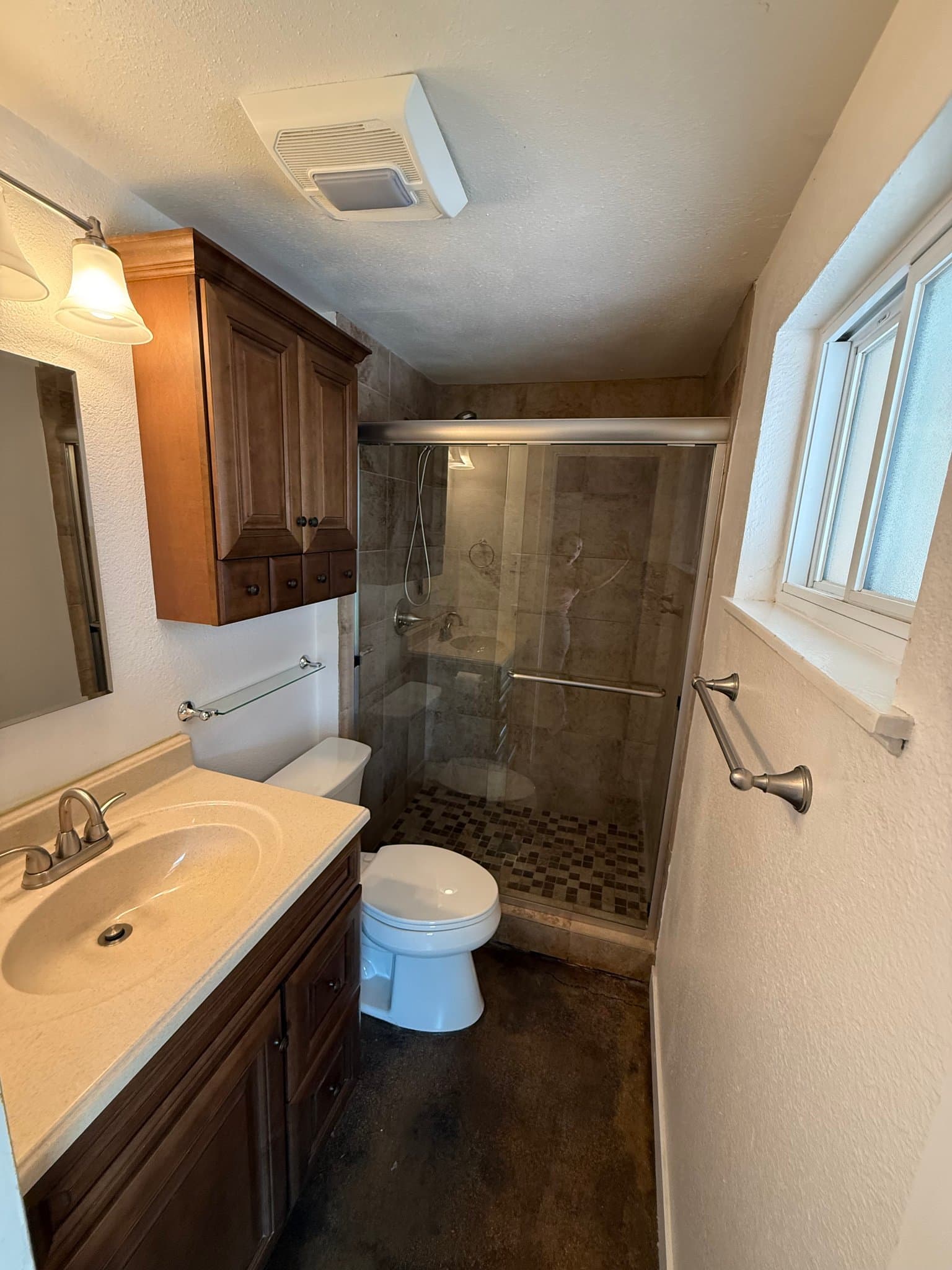 Albuquerque House: 821 Shirley St NE