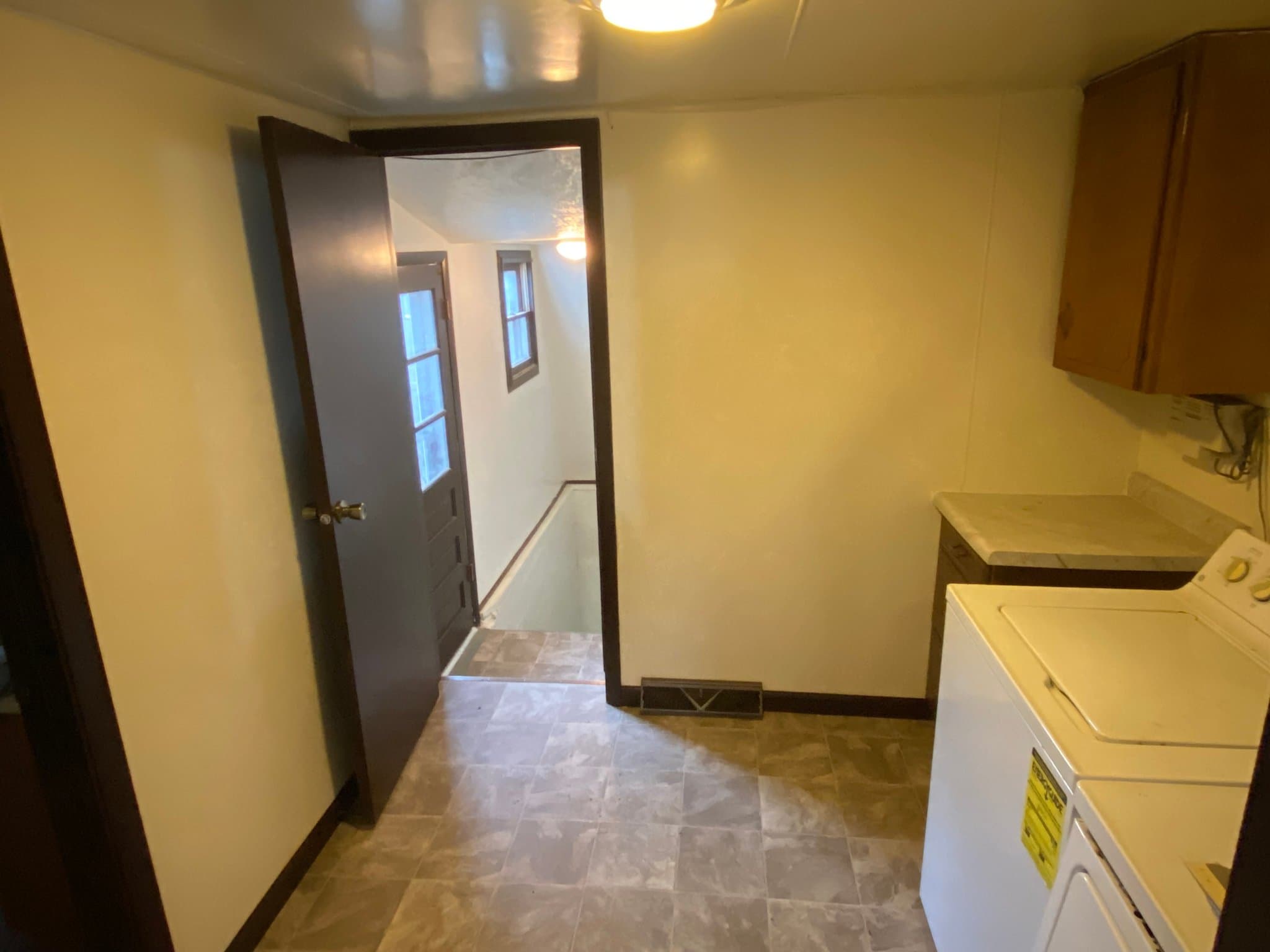 Plainview House: 208 N 9th St