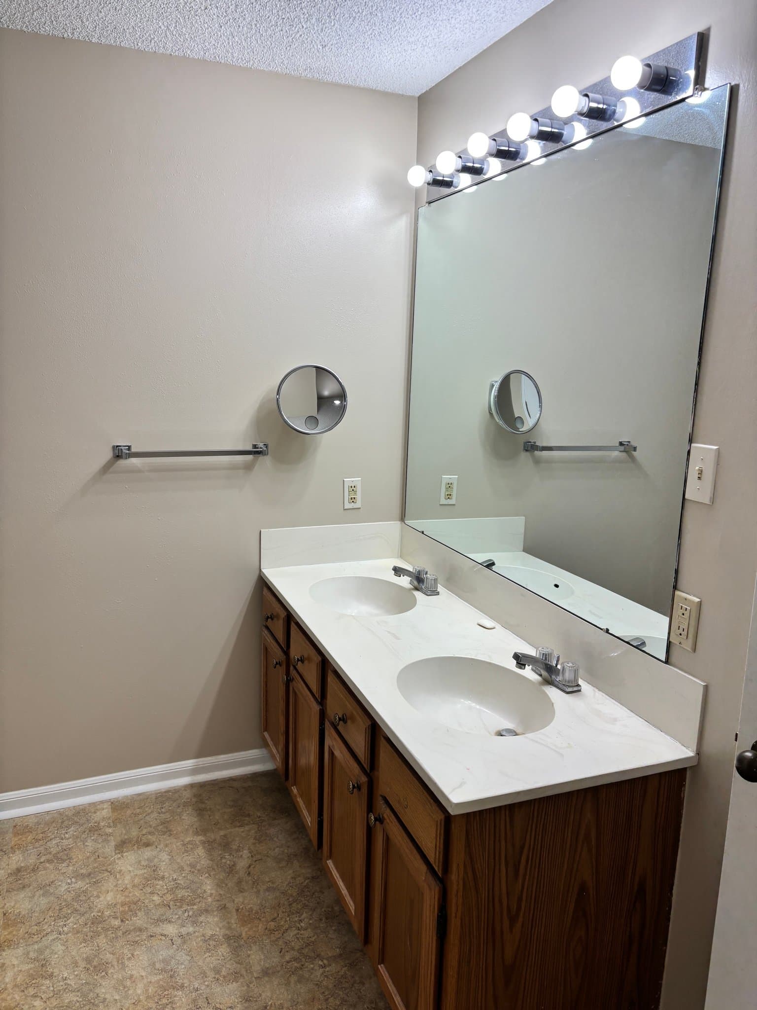 Youngsville House: 1201 Carriage Light Loop