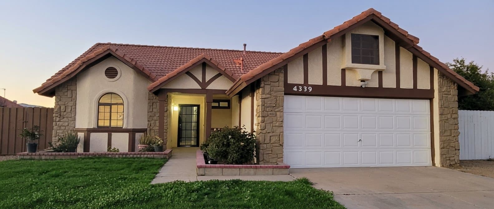Palmdale House: 4339 E Avenue Q11