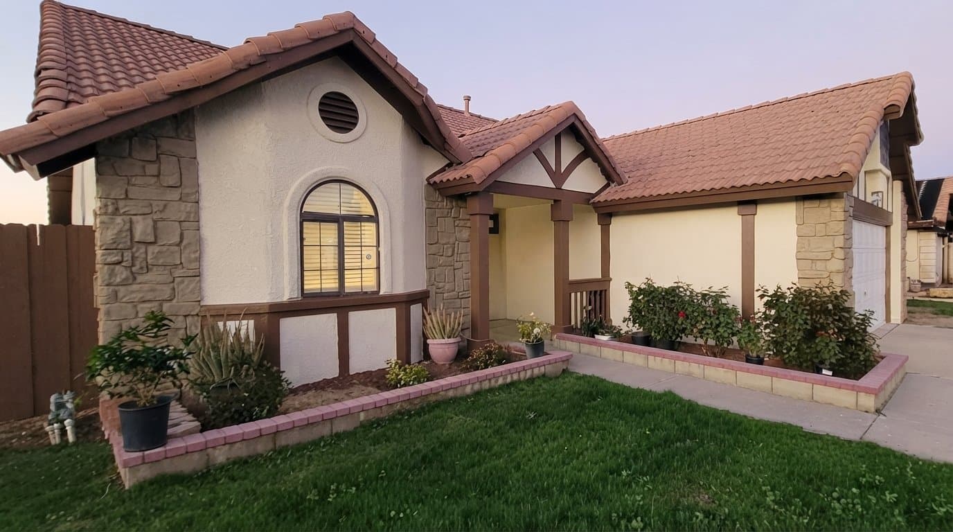 Palmdale House: 4339 E Avenue Q11