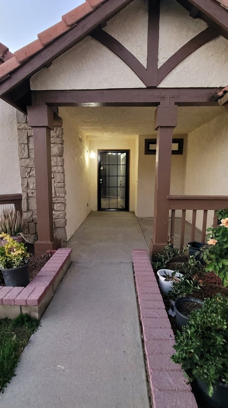 Palmdale House: 4339 E Avenue Q11