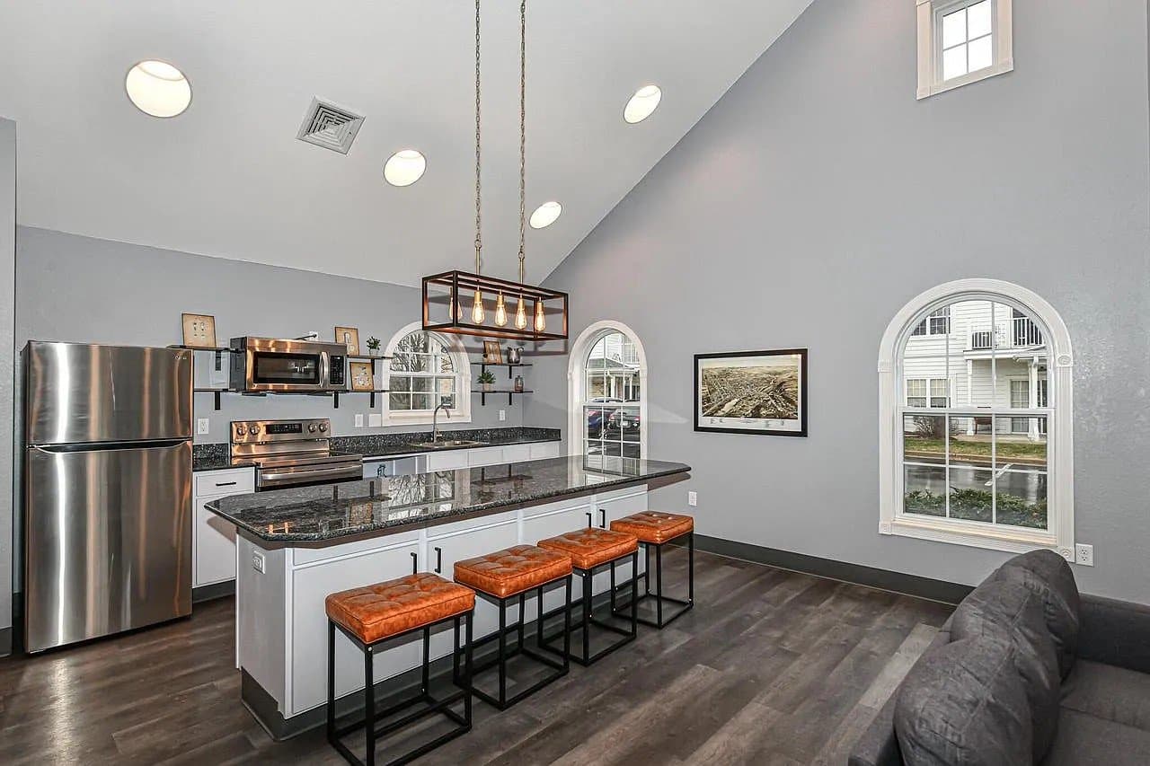 Waukesha Condo: 2712 Northview Rd