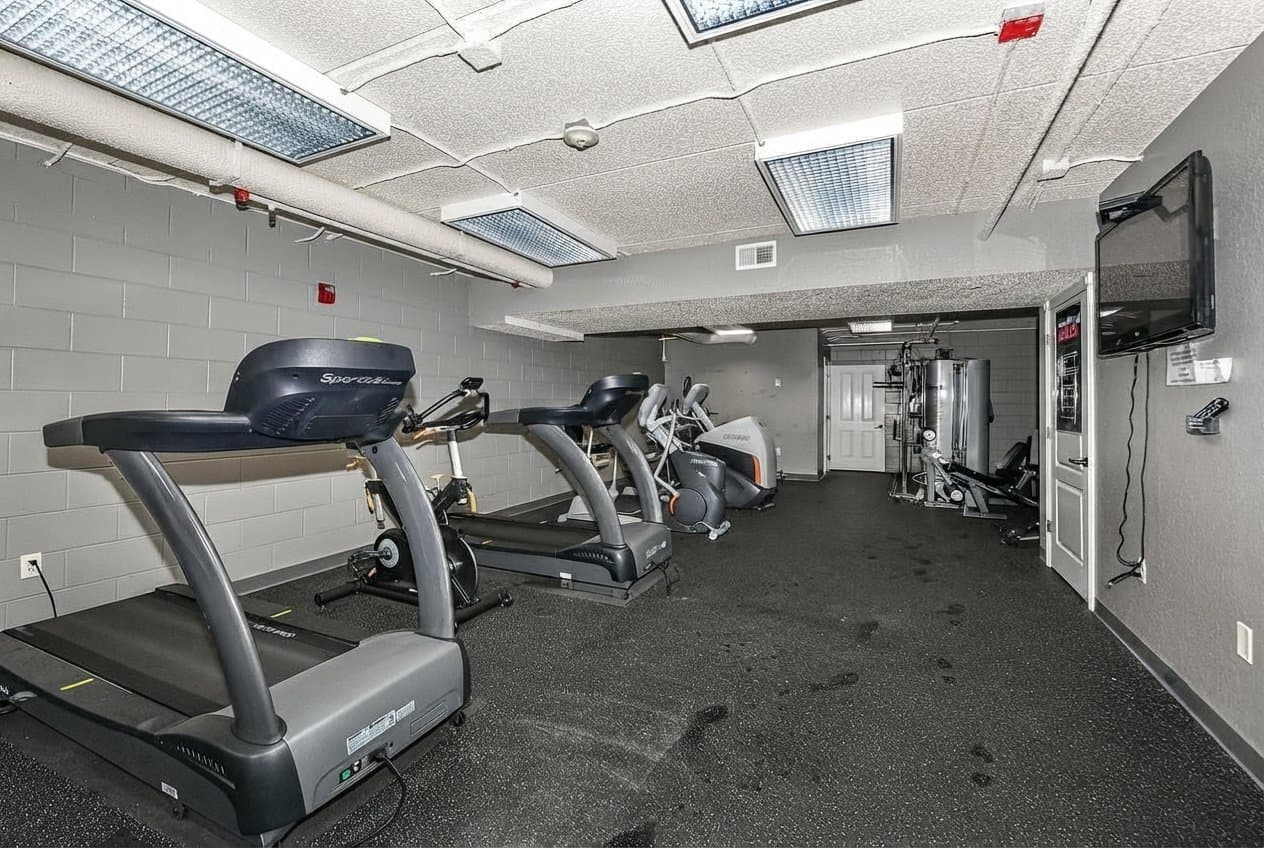 Waukesha Condo: 2712 Northview Rd