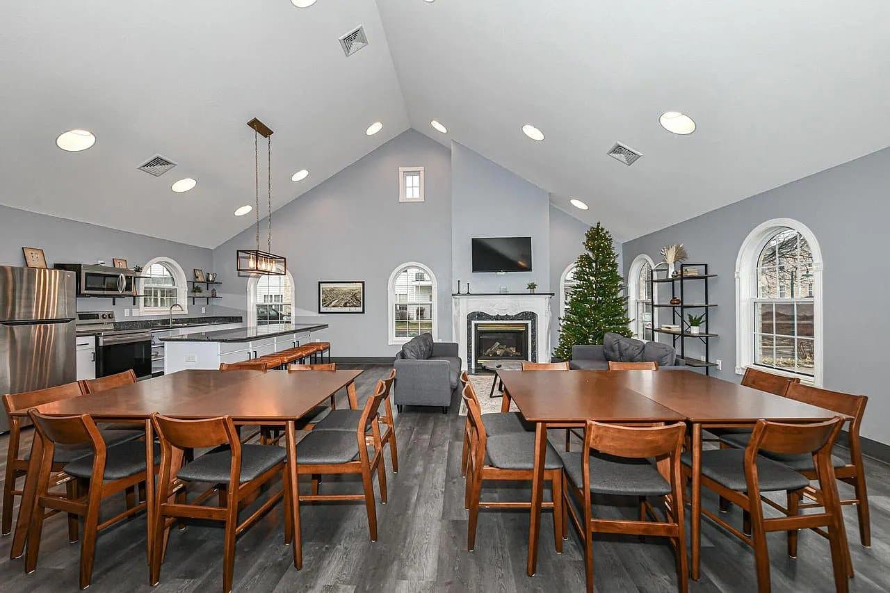 Waukesha Condo: 2712 Northview Rd