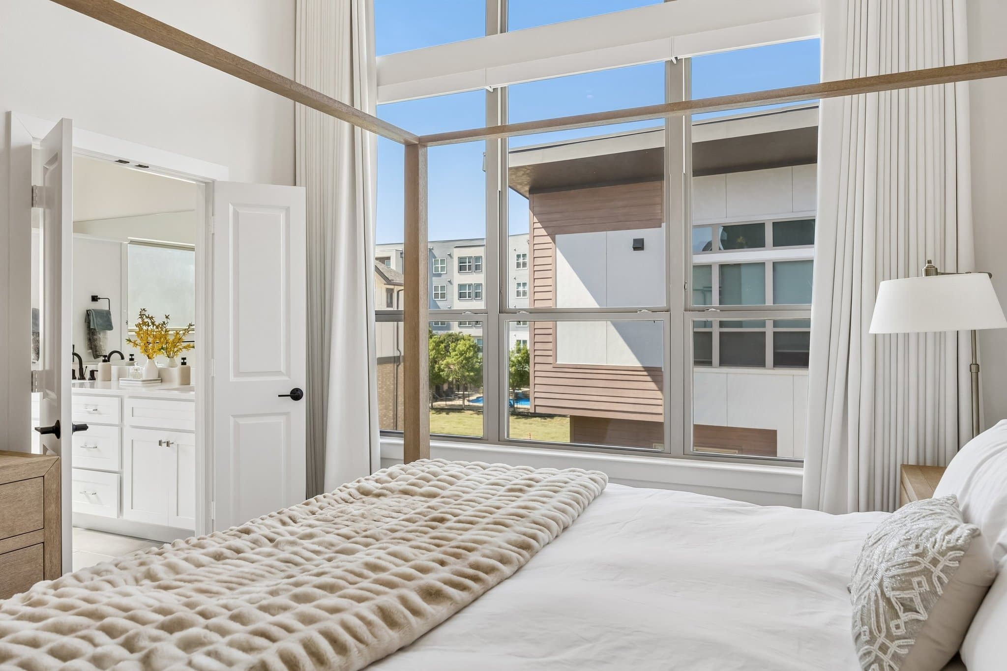 Dallas Townhome: 13900 Noel Rd