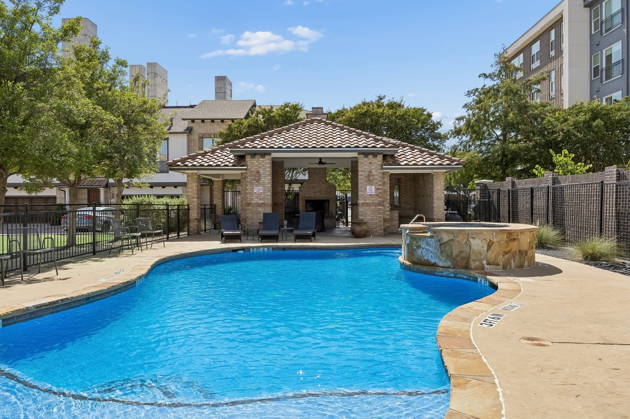 Dallas Townhome: 13900 Noel Rd