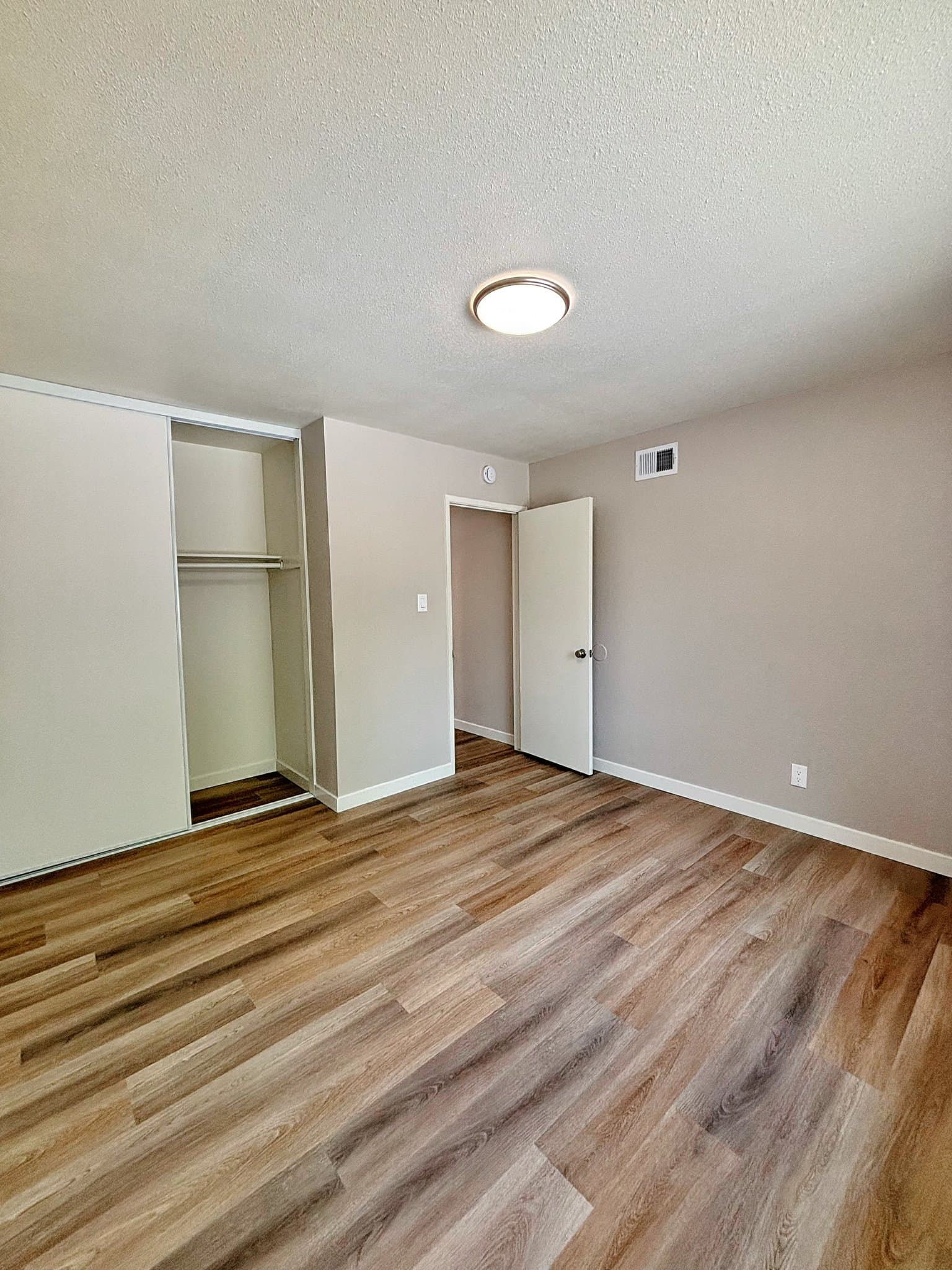 Riverside House: 4127 Seymour St