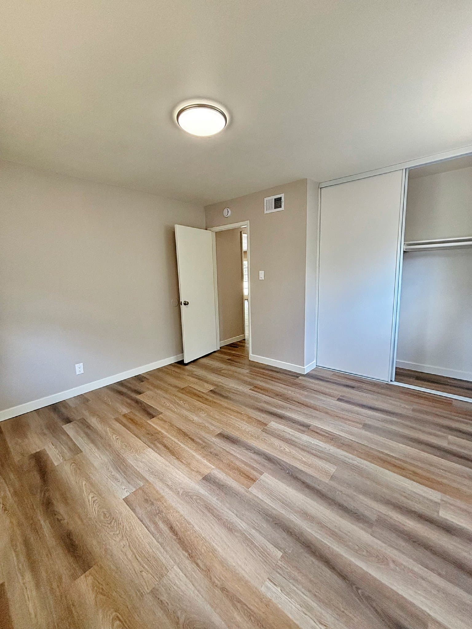 Riverside House: 4127 Seymour St