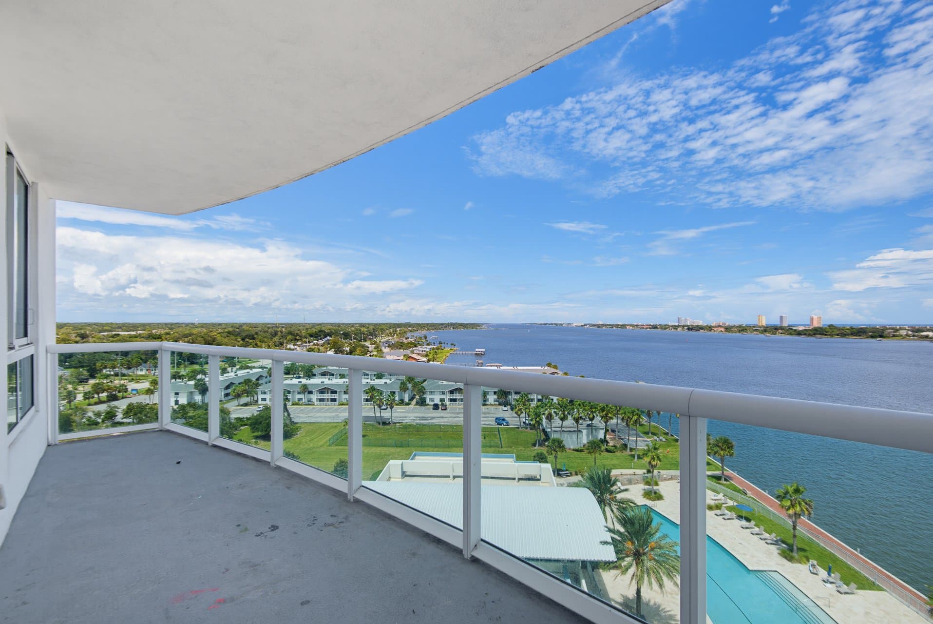 Holly Hill Condo: 241 RIVERSIDE DRIVE