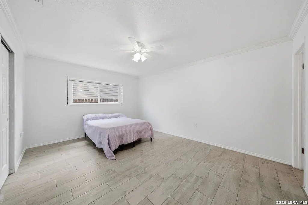 San Antonio House: 5930 Oak Run Street