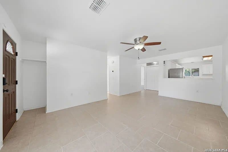San Antonio House: 5930 Oak Run Street