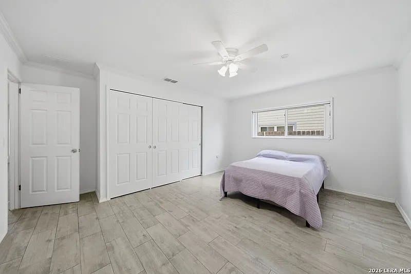 San Antonio House: 5930 Oak Run Street