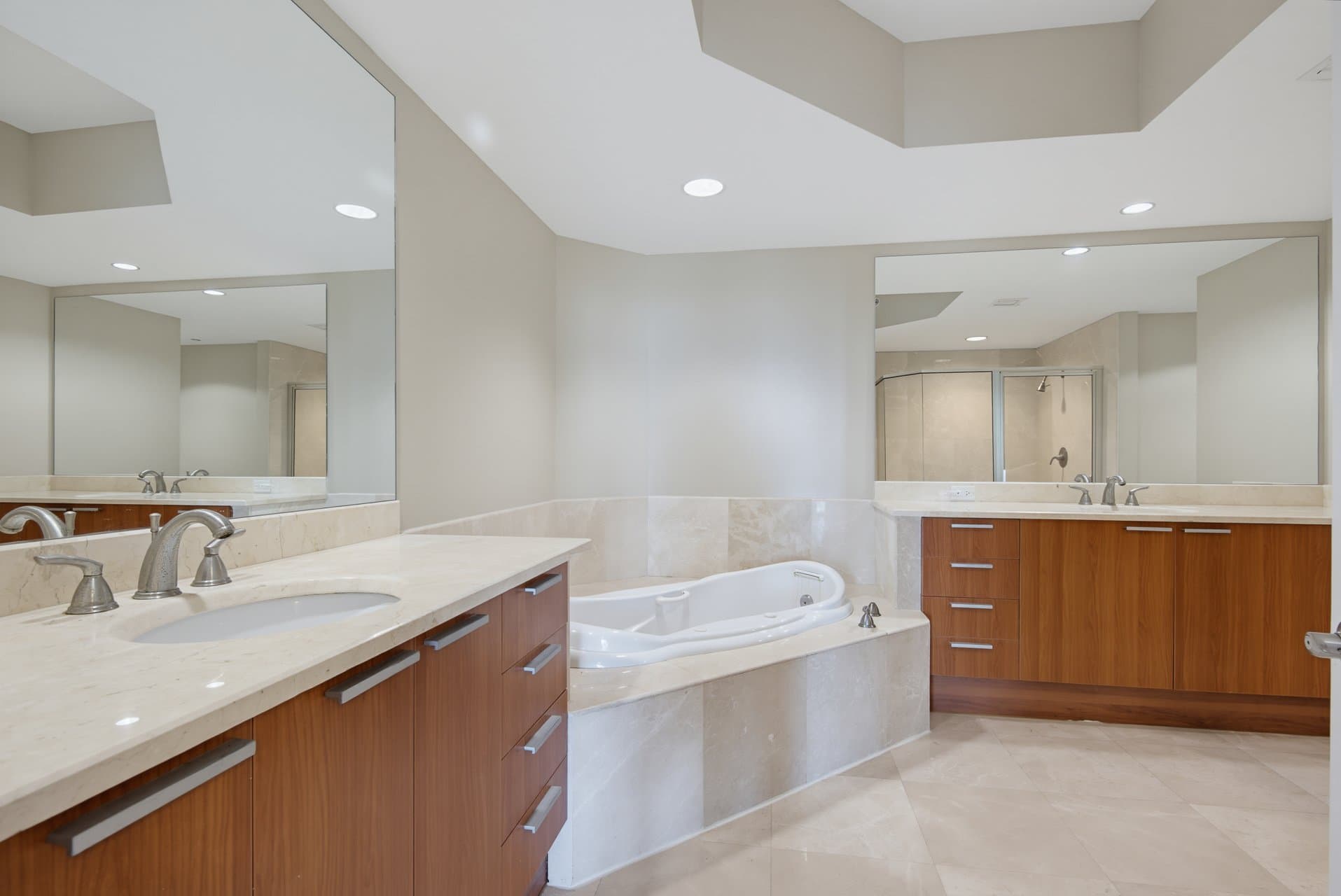 Holly Hill Condo: 241 RIVERSIDE DRIVE