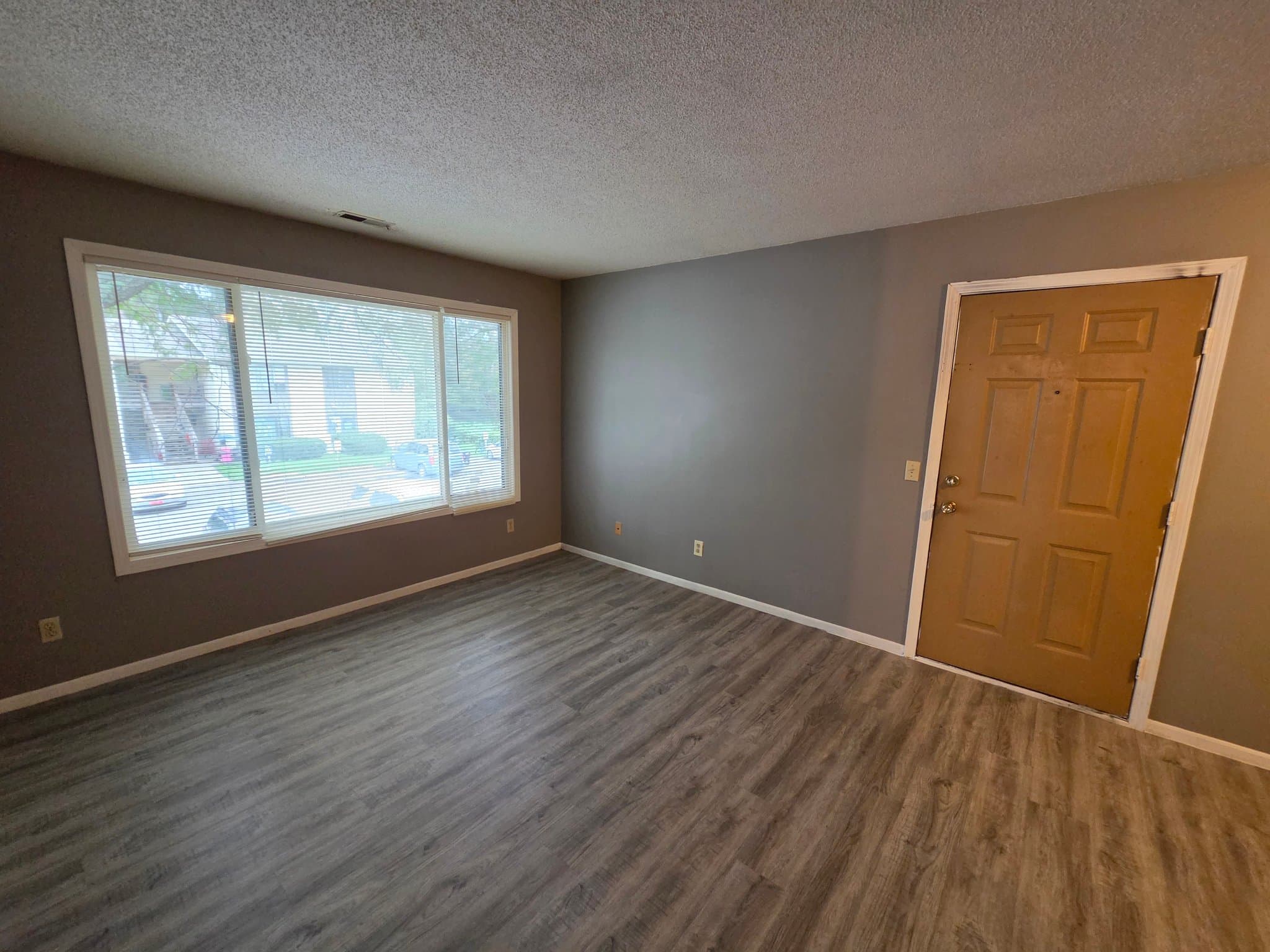 Council Bluffs Apartment: 3211 12th Ave