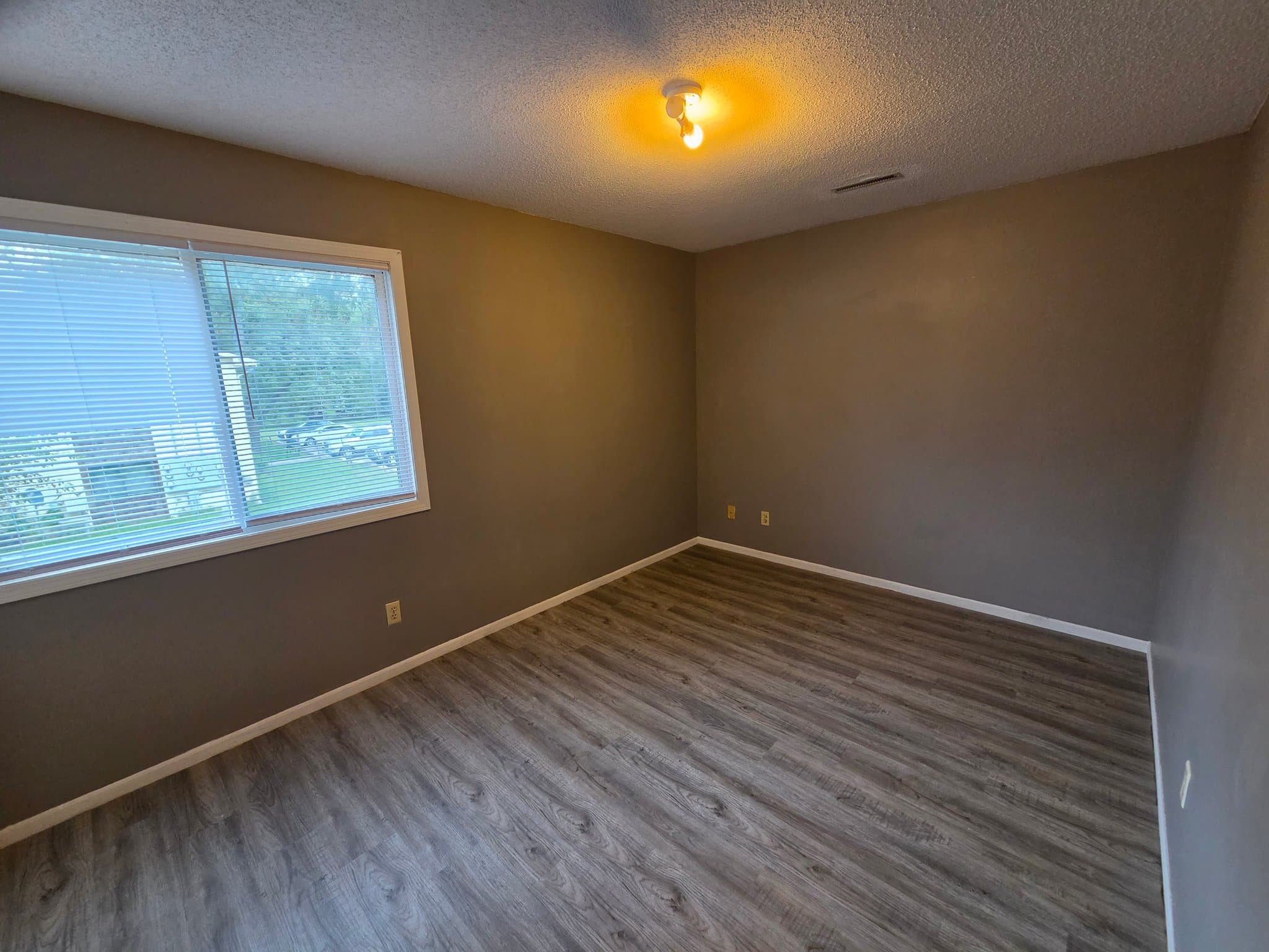 Council Bluffs Apartment: 3211 12th Ave