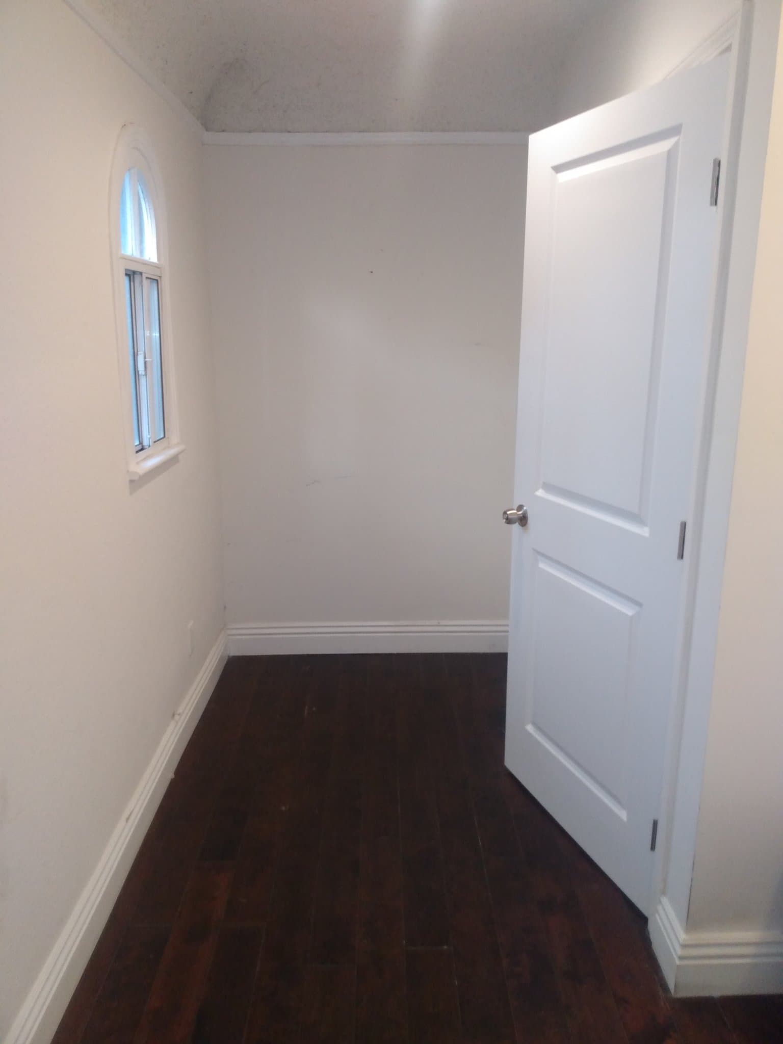 Los Angeles Single Room: 5415 South Victoria Avenue