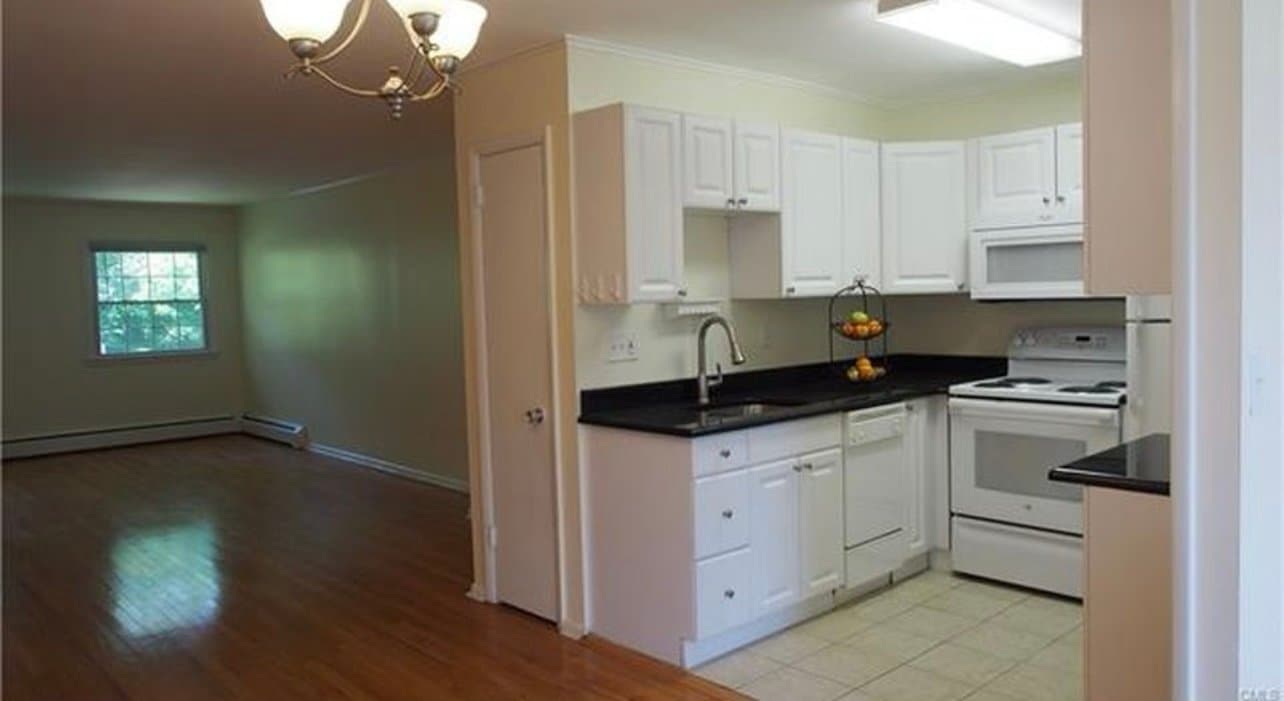 Fairfield Condo: 123 Katona Dr