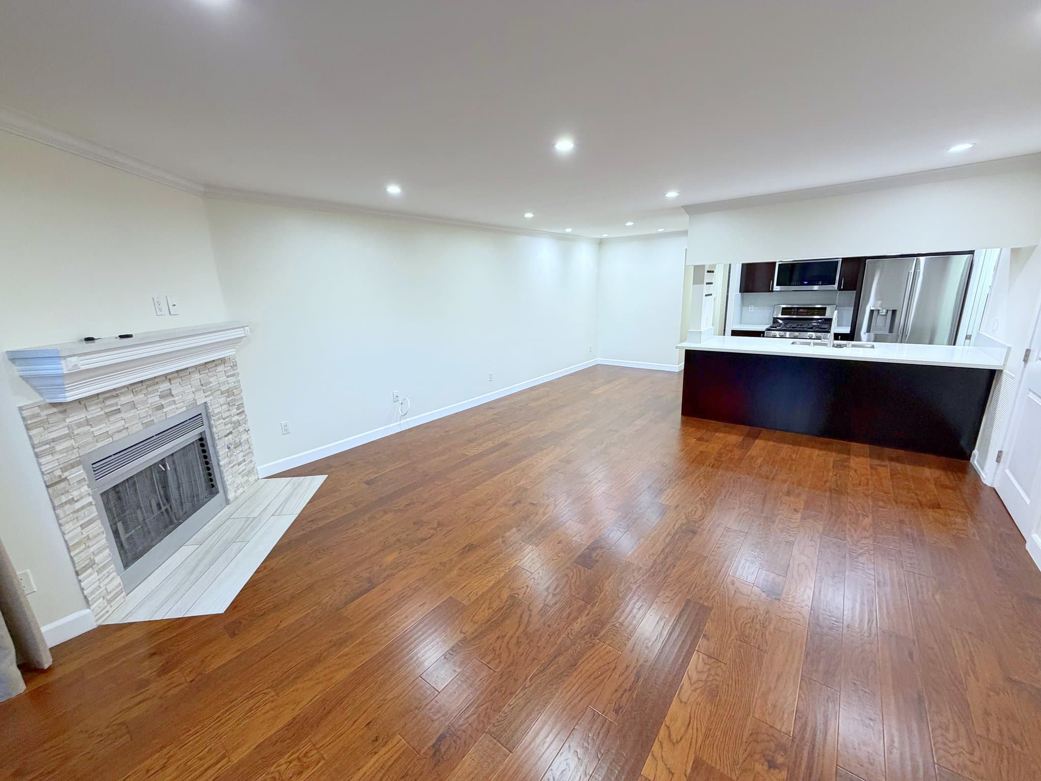 Los Angeles Condo: 6665 Franklin Ave