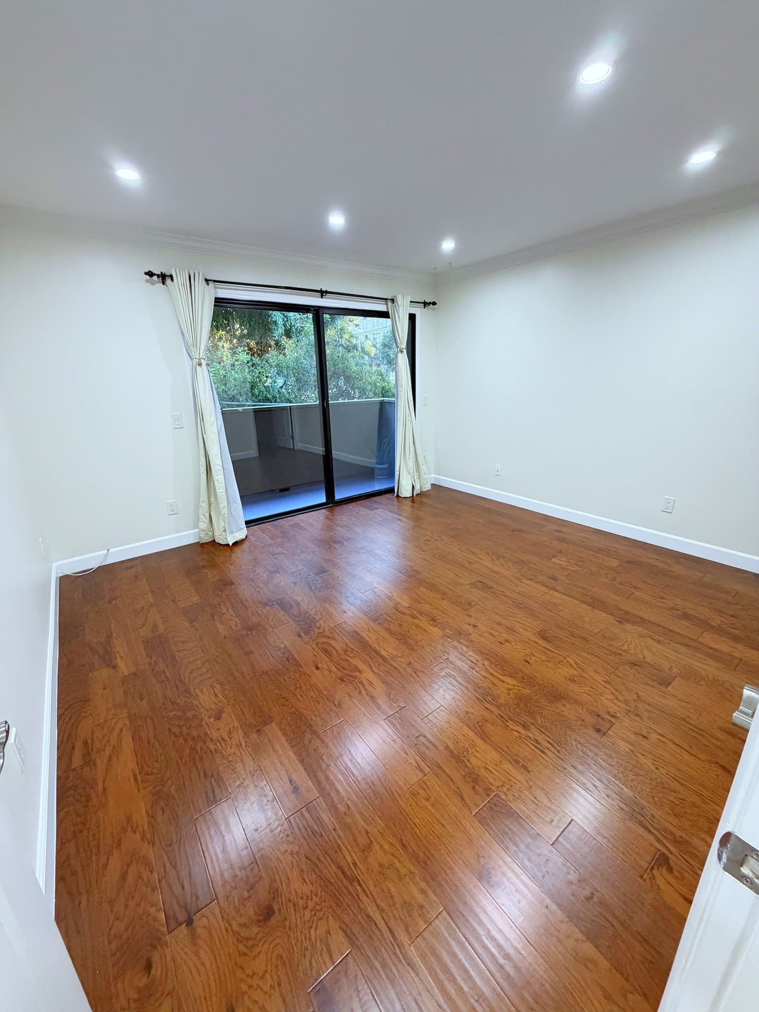 Los Angeles Condo: 6665 Franklin Ave