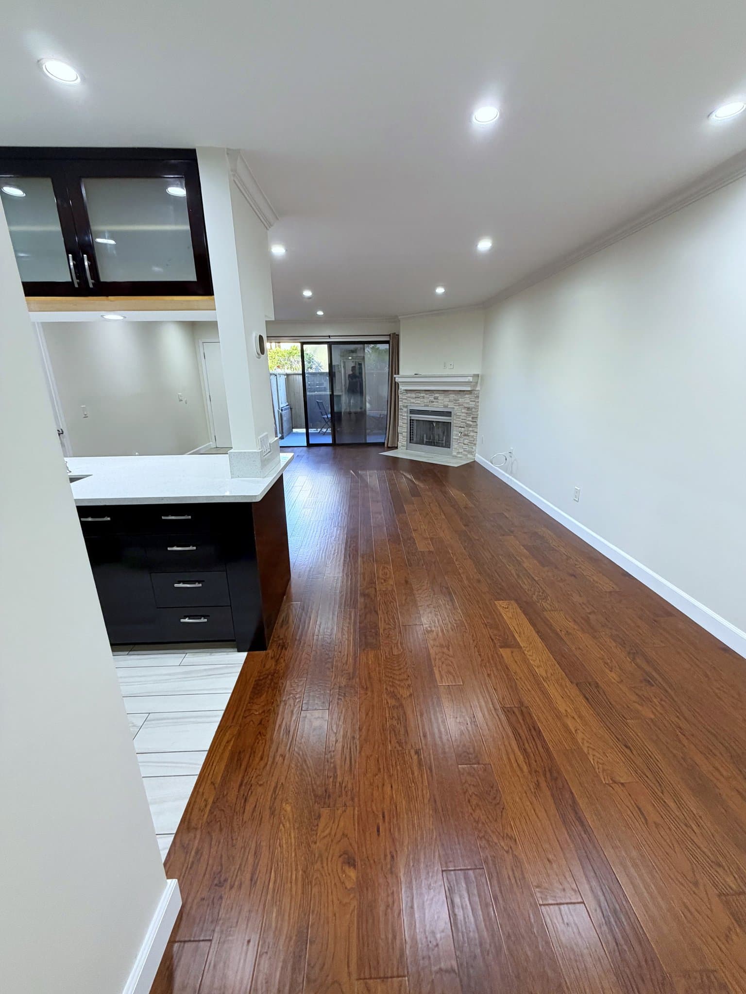 Los Angeles Condo: 6665 Franklin Ave