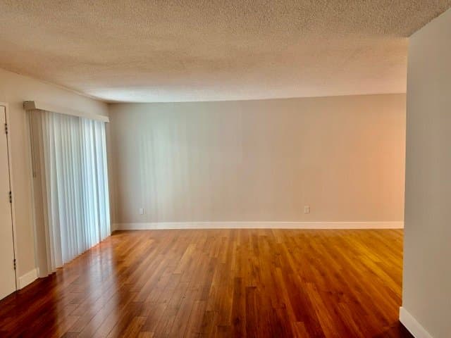 Van Nuys Apartment: 14925 Sherman Way