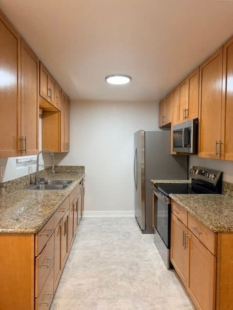 Van Nuys Apartment: 14925 Sherman Way