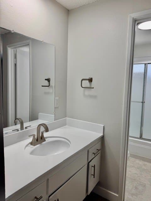 Van Nuys Apartment: 14925 Sherman Way