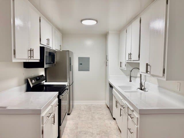 Van Nuys Apartment: 14925 Sherman Way