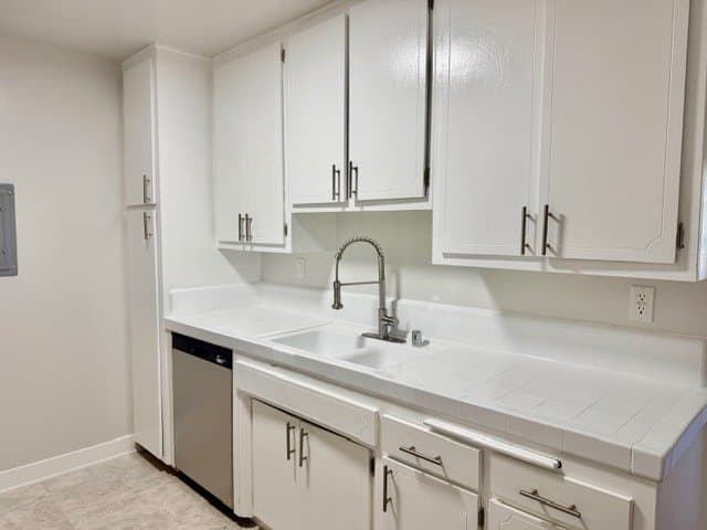Van Nuys Apartment: 14925 Sherman Way